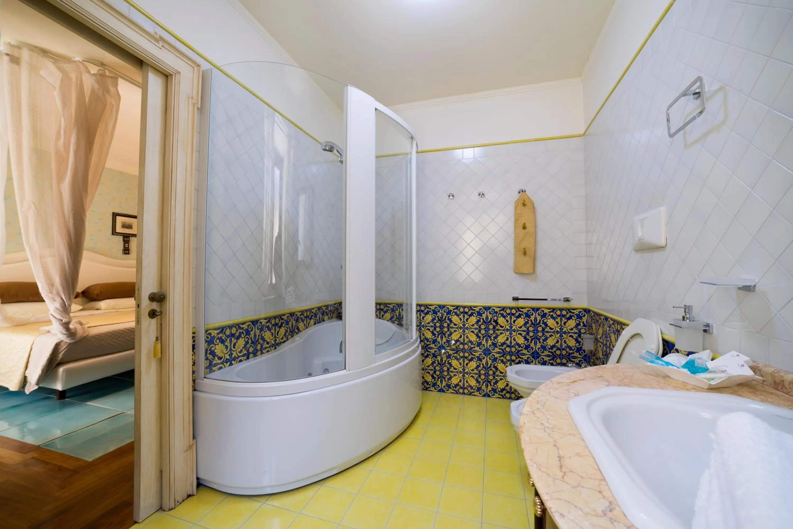 Bathroom, Bed in B&B 'O Sole Mio!
