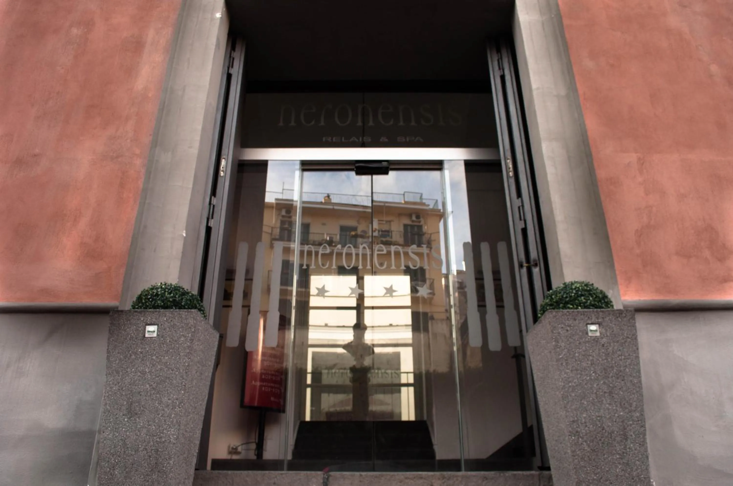 Facade/entrance in Hotel Terme Neronensis