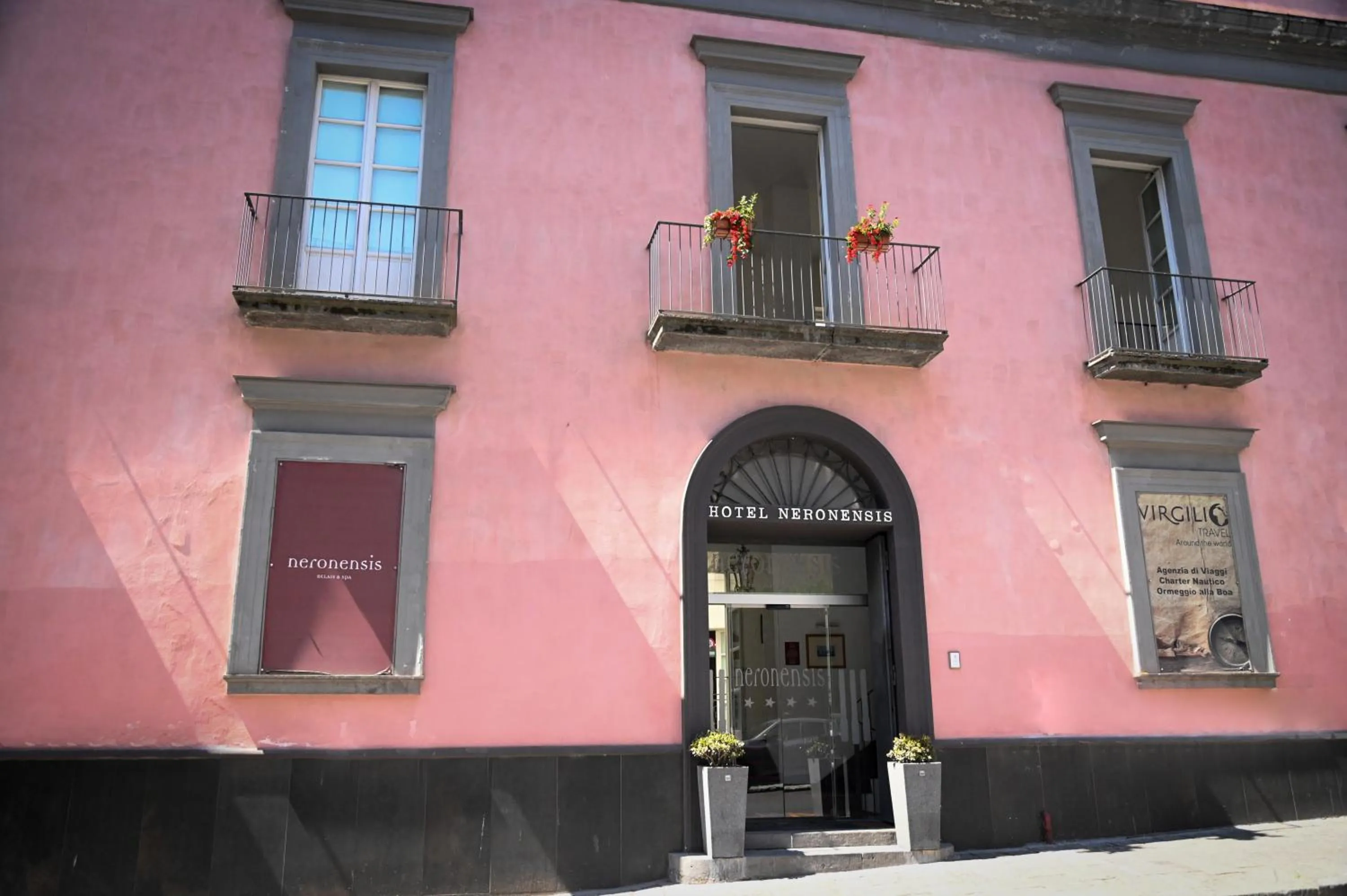Facade/entrance in Hotel Terme Neronensis