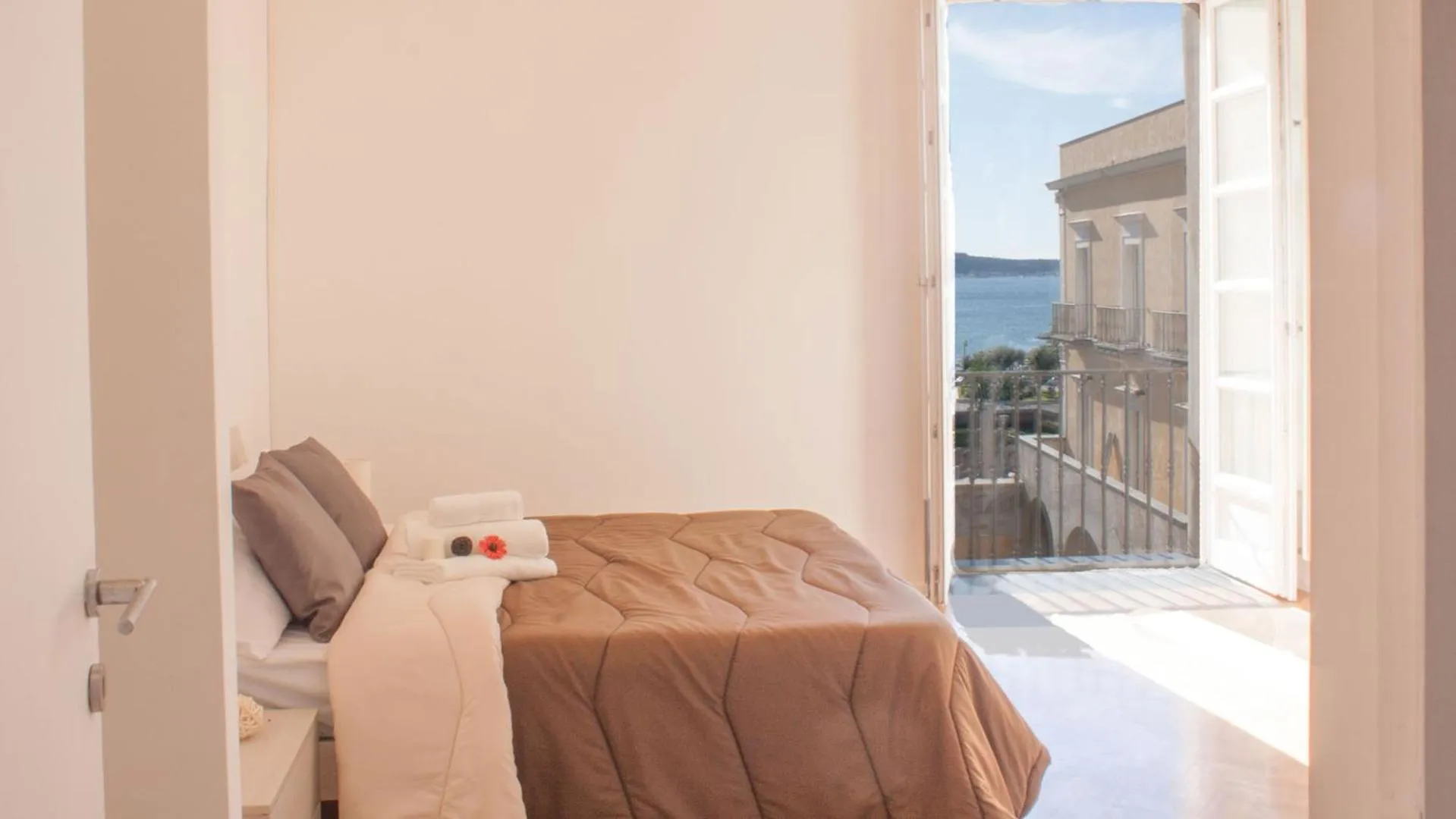 Bedroom, Bed in Hotel Terme Neronensis