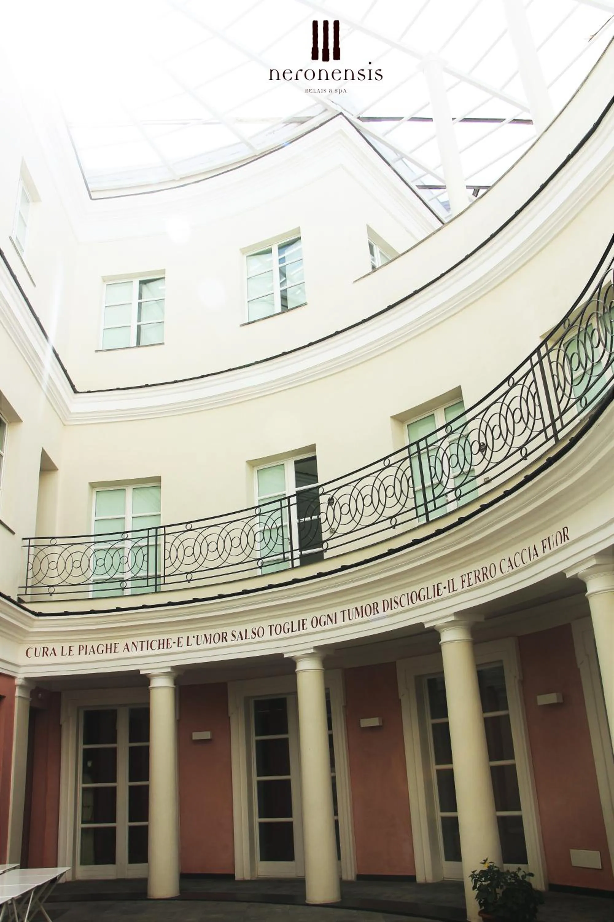 Patio in Hotel Terme Neronensis
