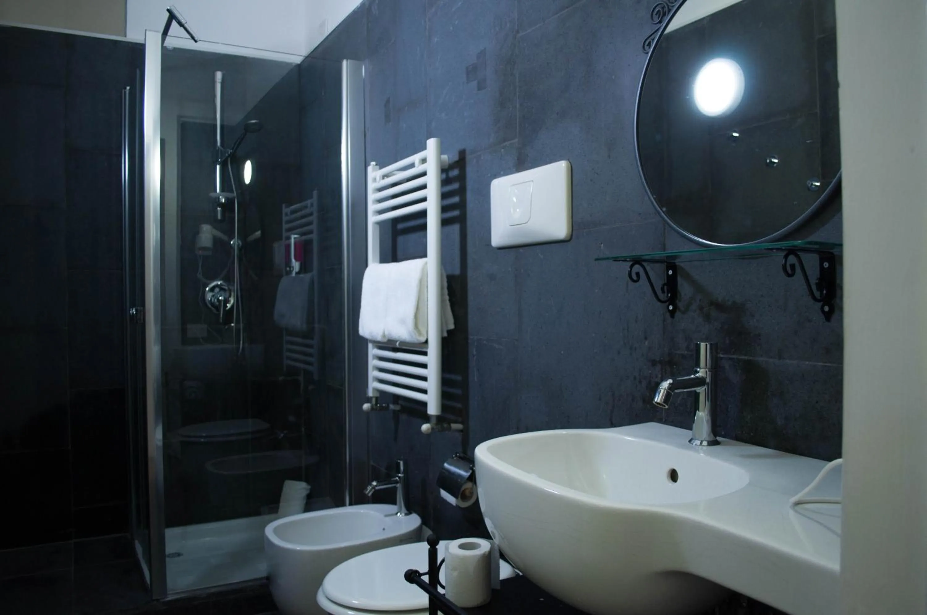 Bathroom in Hotel Terme Neronensis