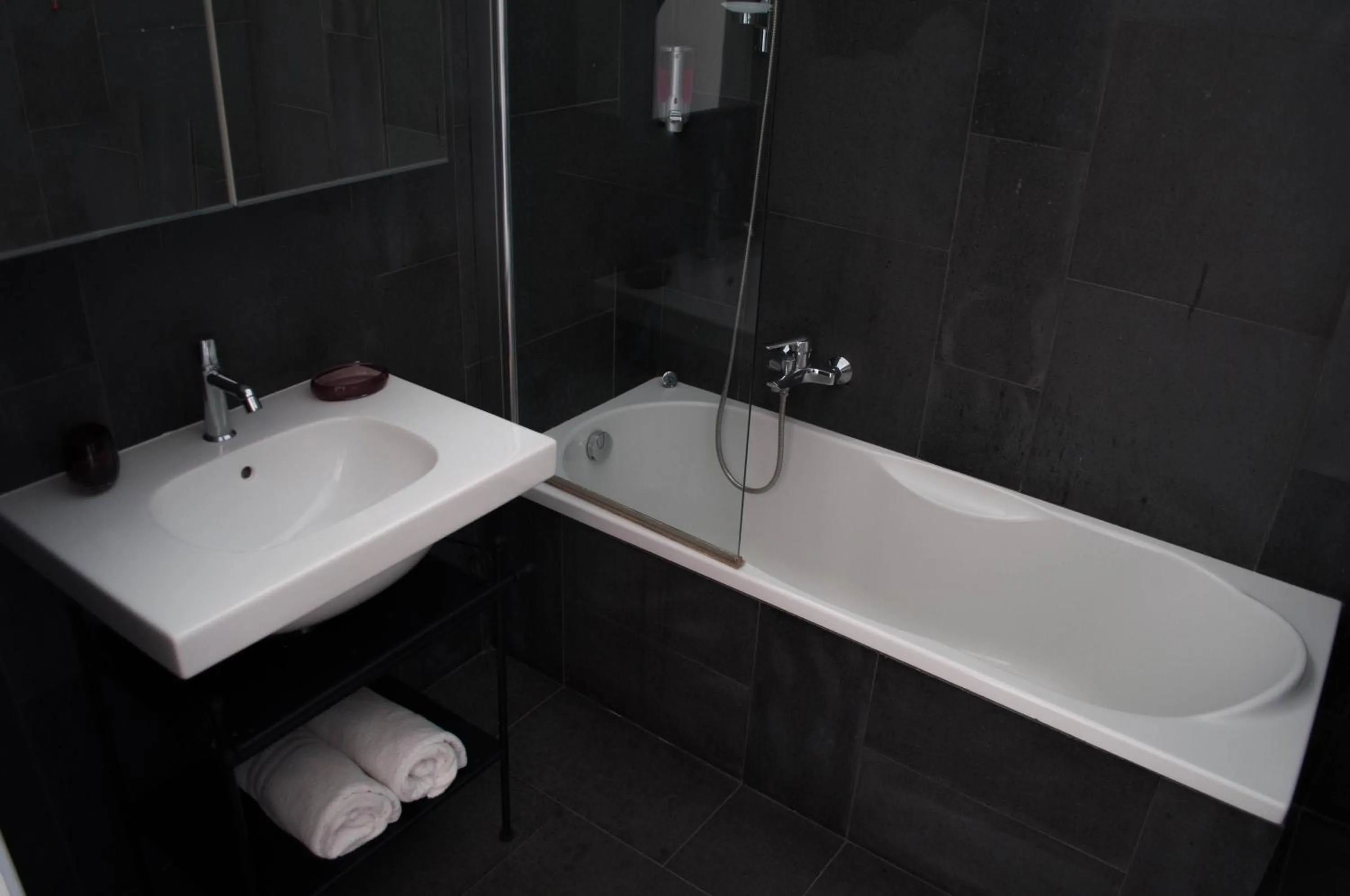 Bath in Hotel Terme Neronensis