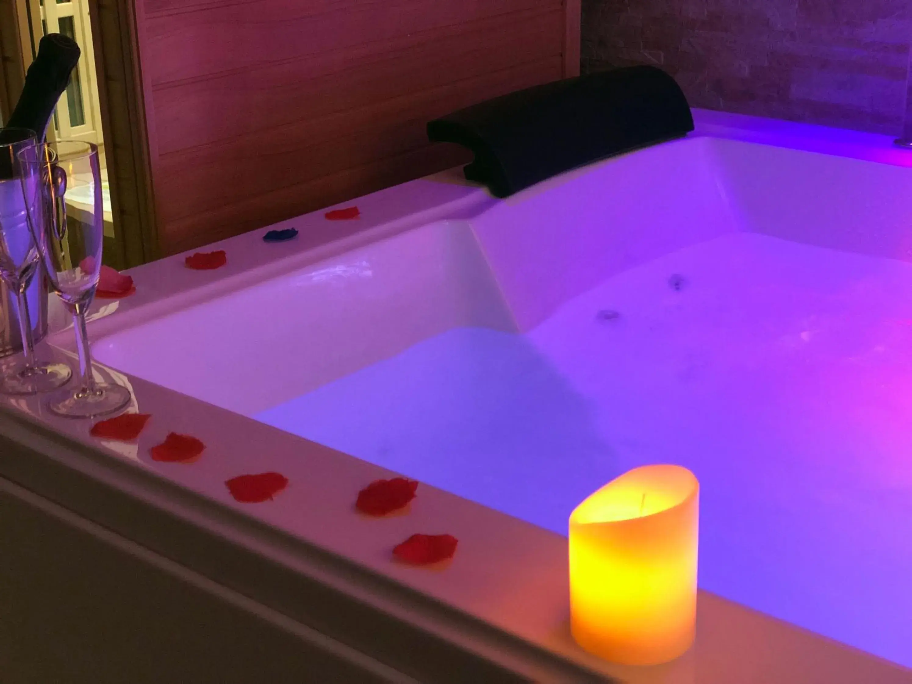 Suite with Spa Bath in Hotel Terme Neronensis Suite with Spa Bath in Hotel Terme Neronensis