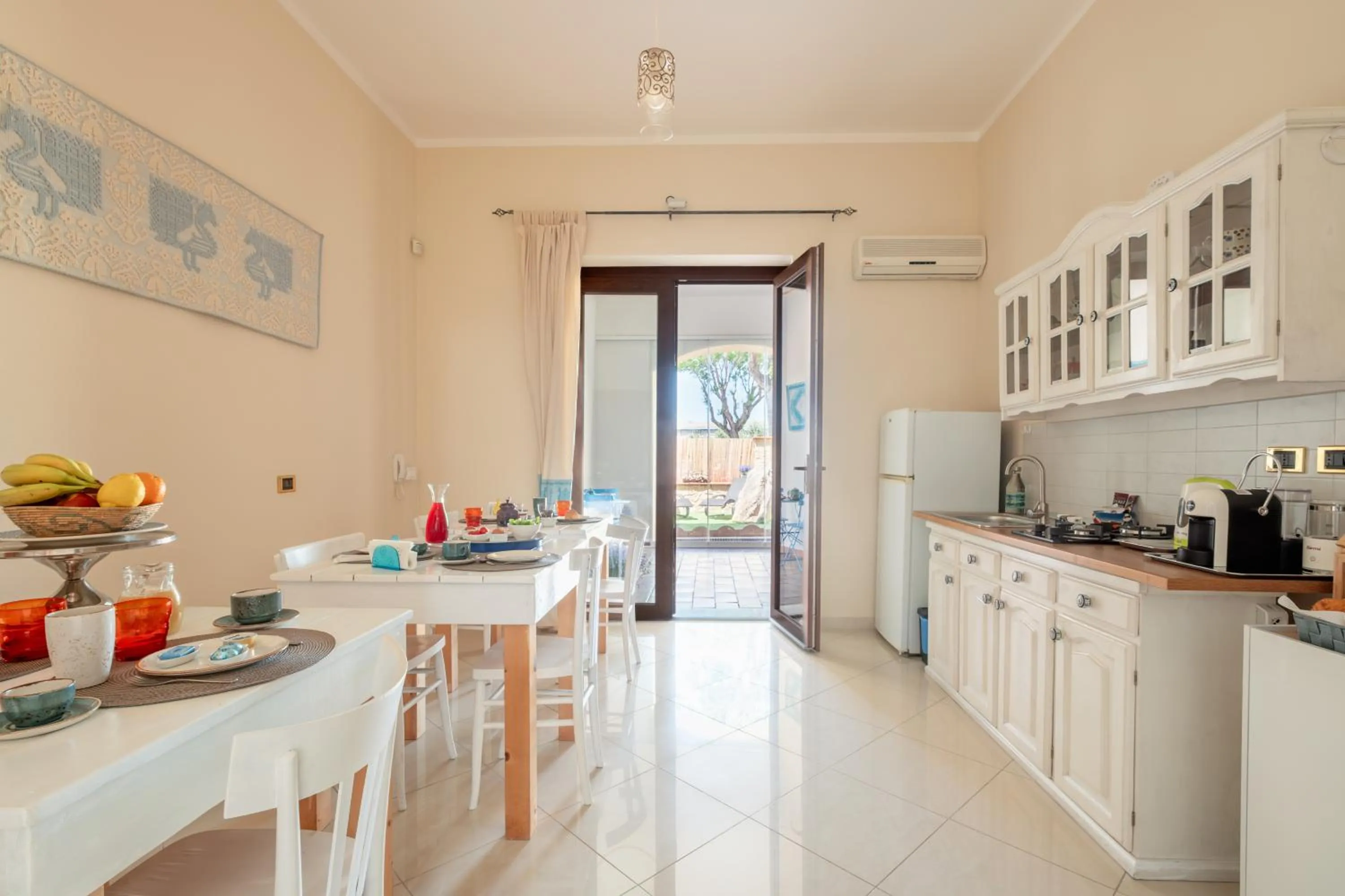 Communal kitchen in B&B Artemisia