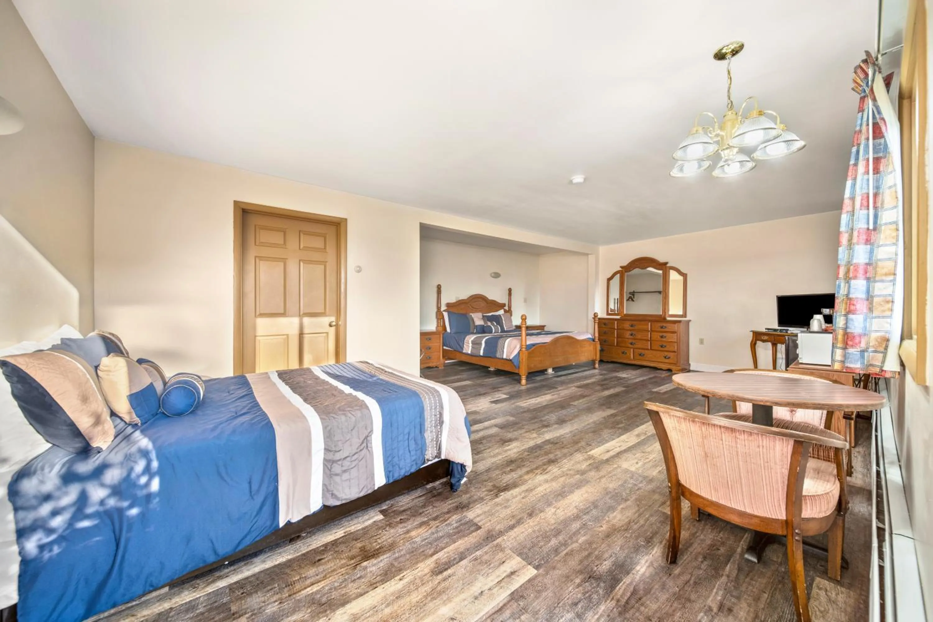 Bed in Thumb Heritage Inn