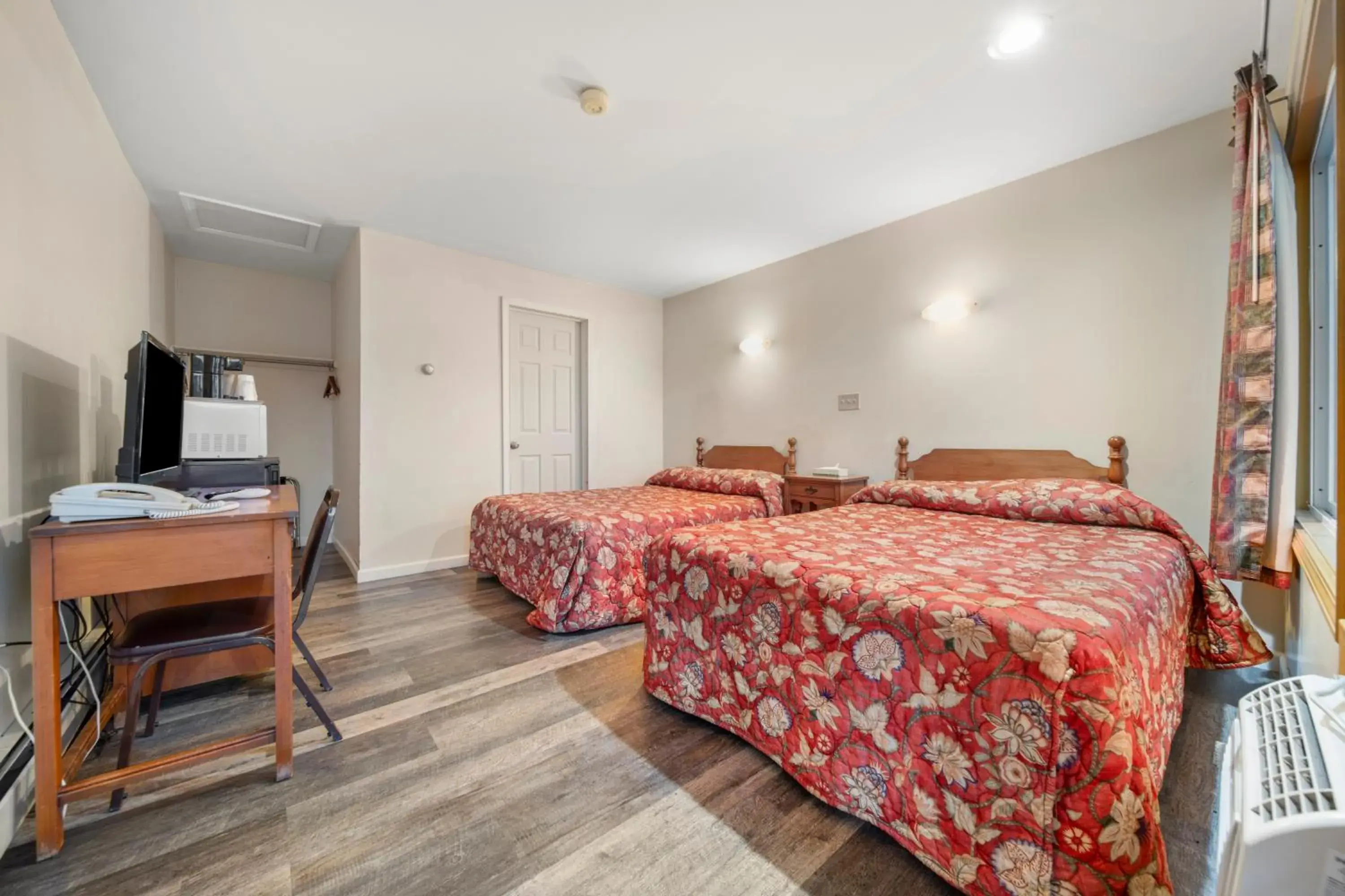 Deluxe Double Room - single occupancy in Thumb Heritage Inn Deluxe Double Room - single occupancy in Thumb Heritage Inn