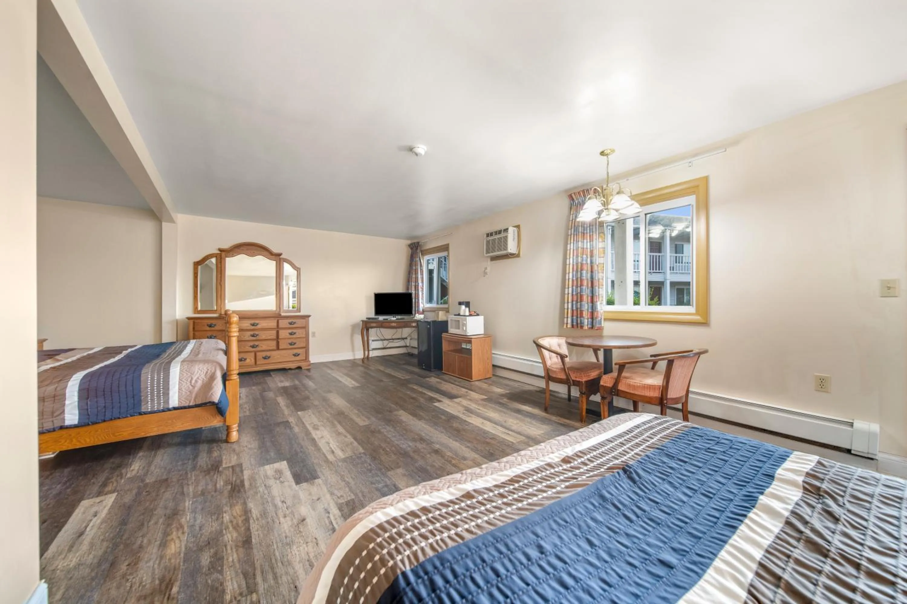 Bed in Thumb Heritage Inn