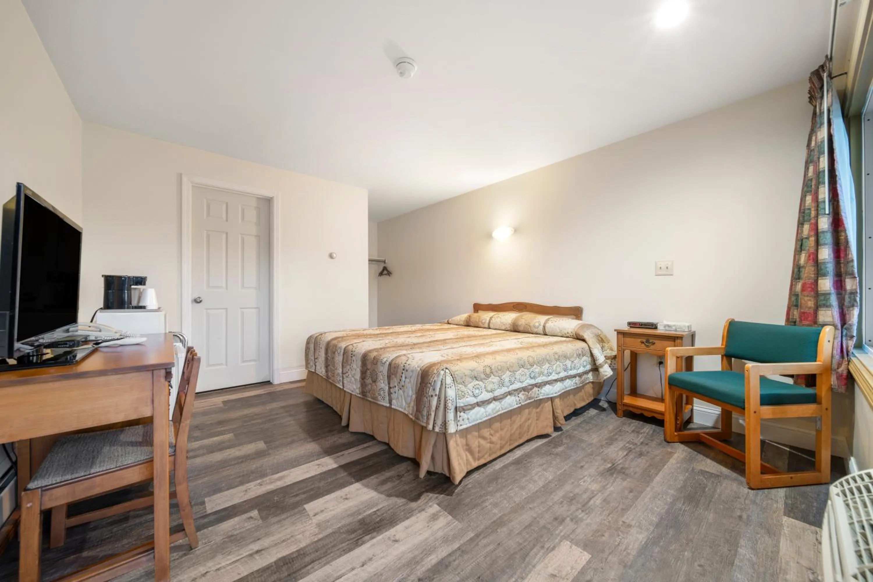 Bed in Thumb Heritage Inn