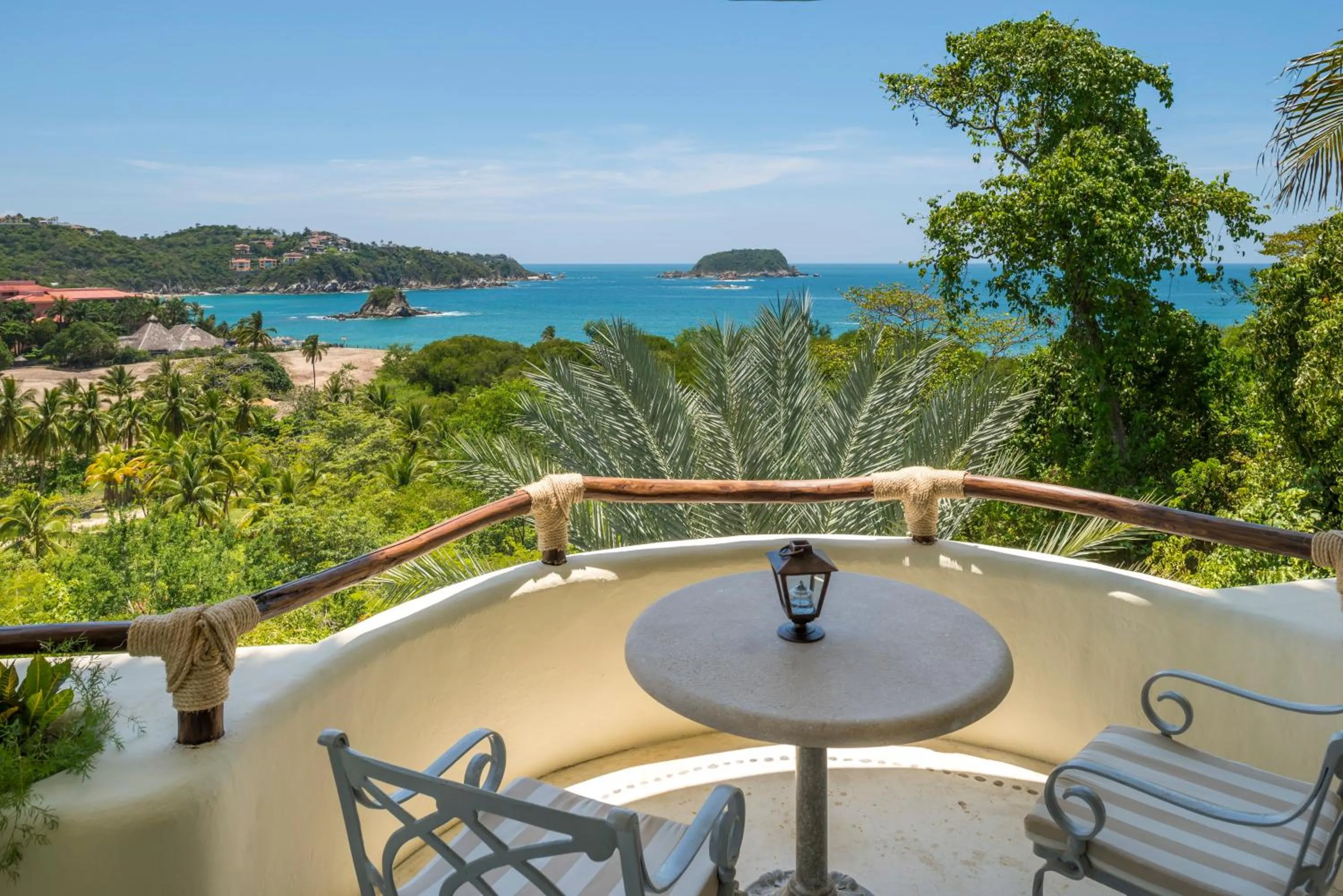 Photo of the whole room in Quinta Real Huatulco