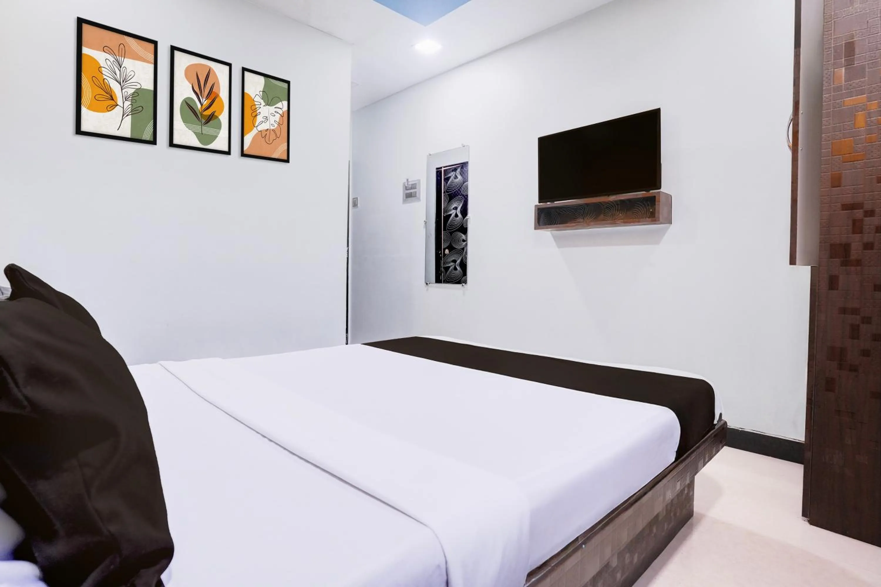 Bedroom, Bed in Super Collection O Asalpha near International Airport