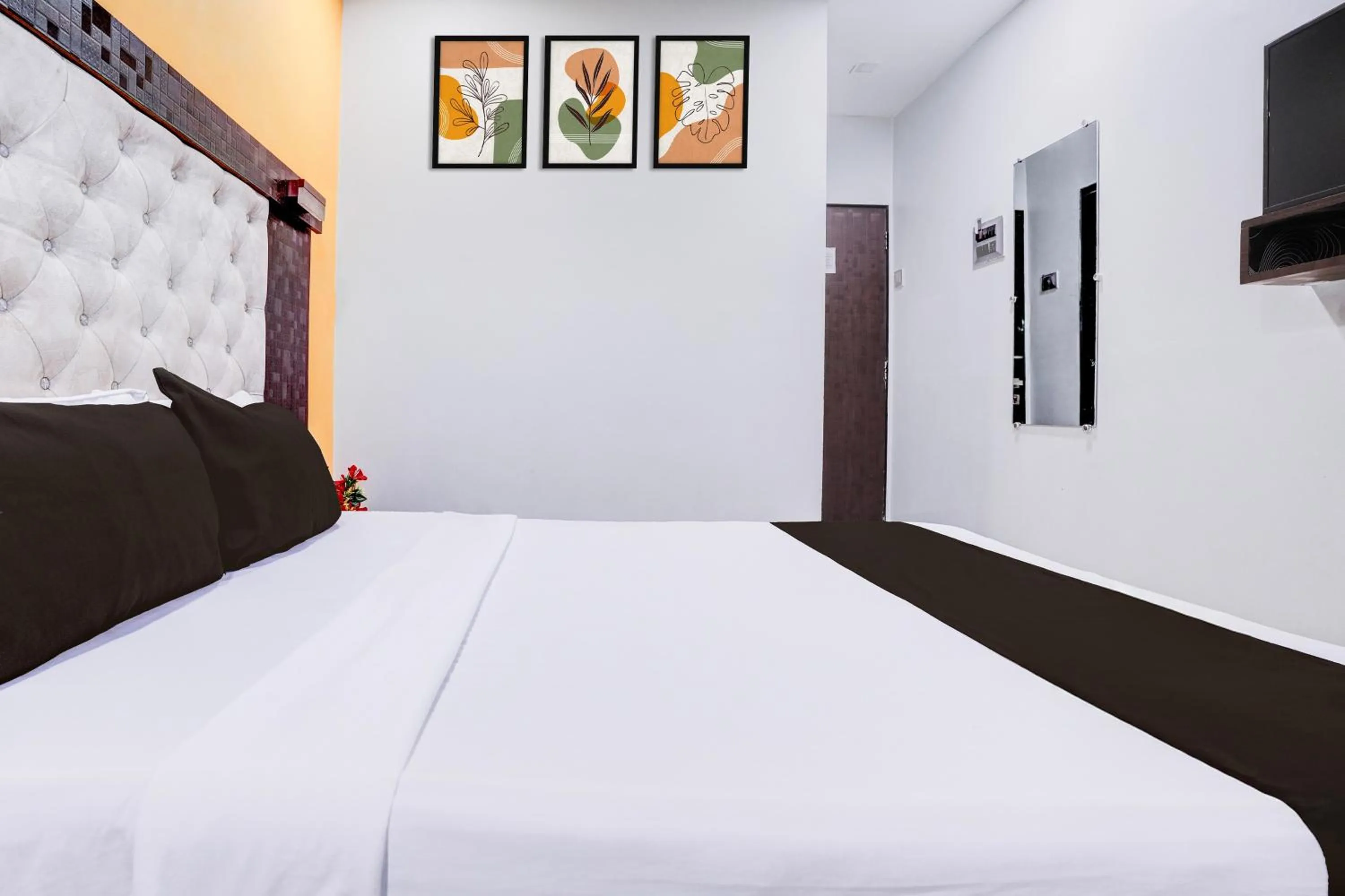 Bedroom, Bed in Super Collection O Asalpha near International Airport