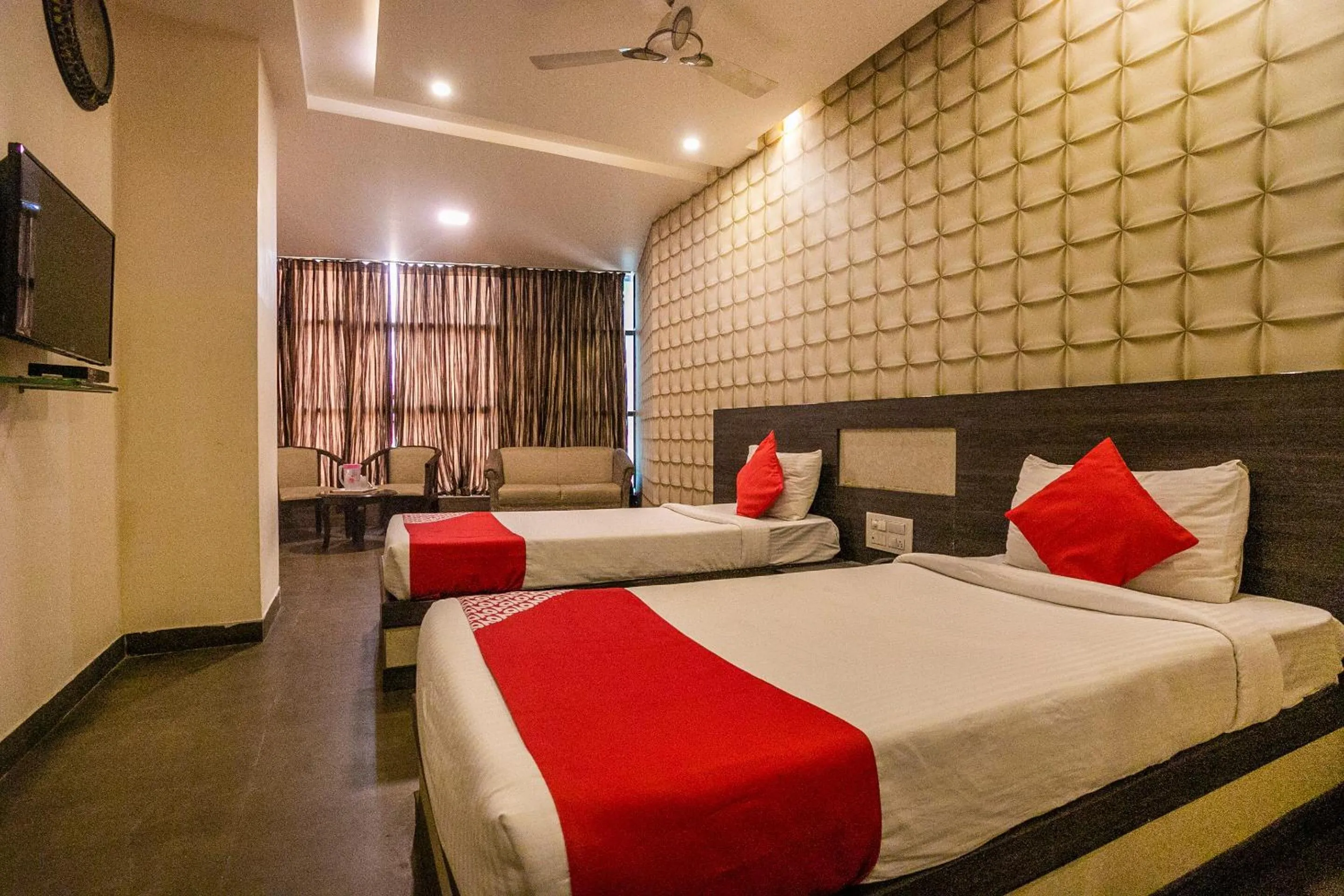 Lobby or reception, Bed in Collection O Indian Suites Near Sitara Restaurant