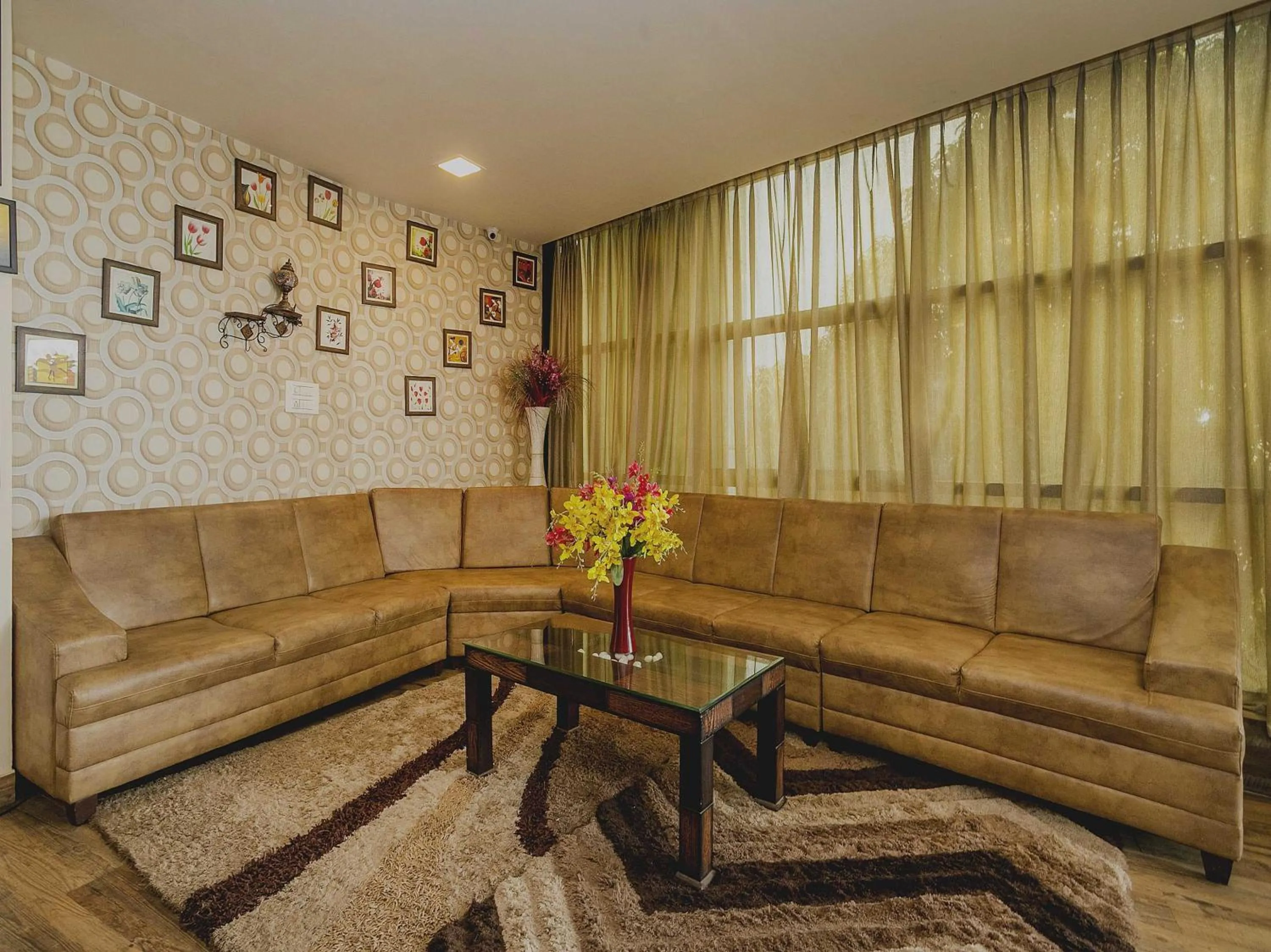 Lobby or reception in Collection O Indian Suites Near Sitara Restaurant