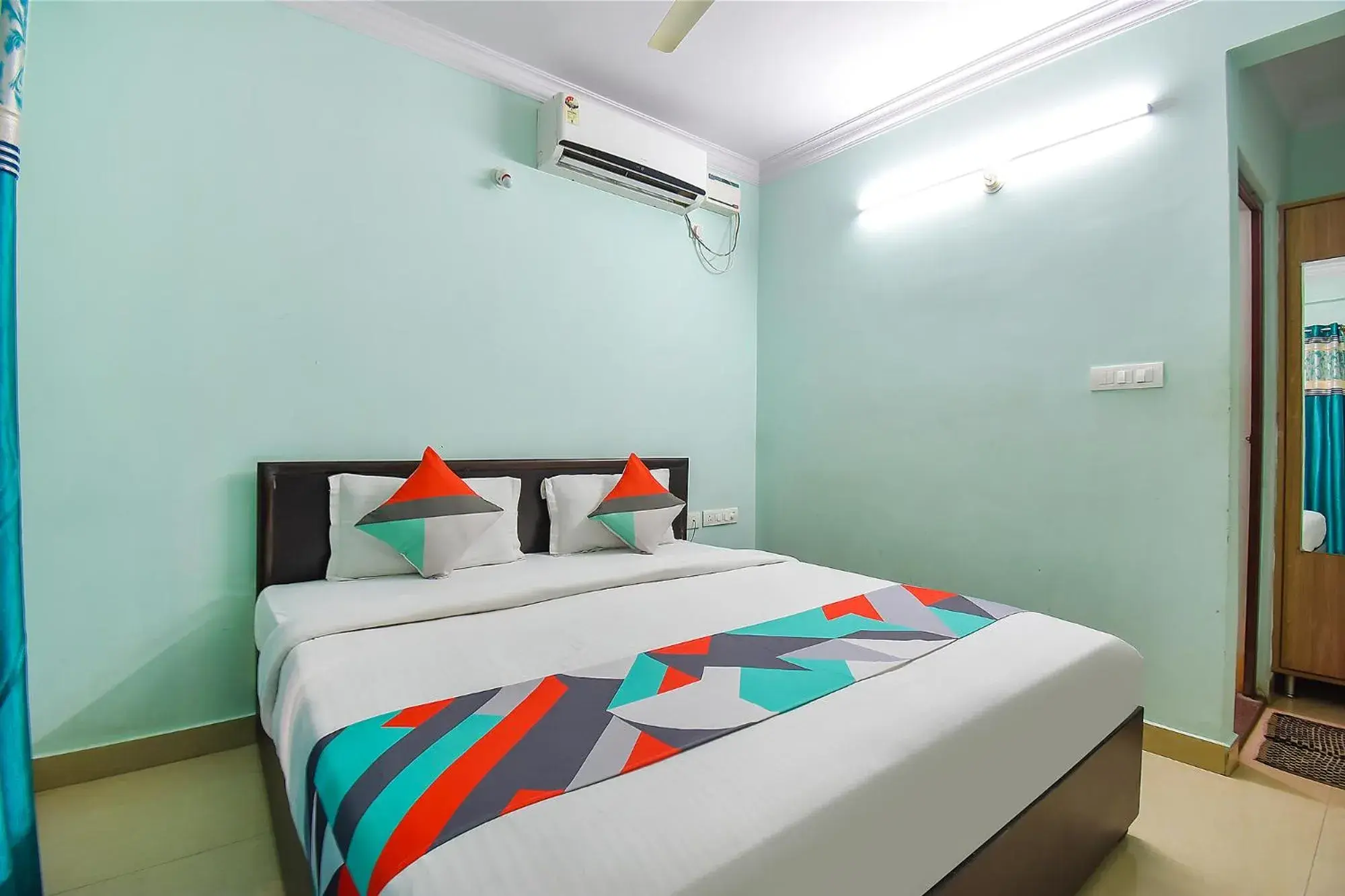 Bed in FabExpress Ivory Pearl - BTM Layout Bed in FabExpress Ivory Pearl - BTM Layout