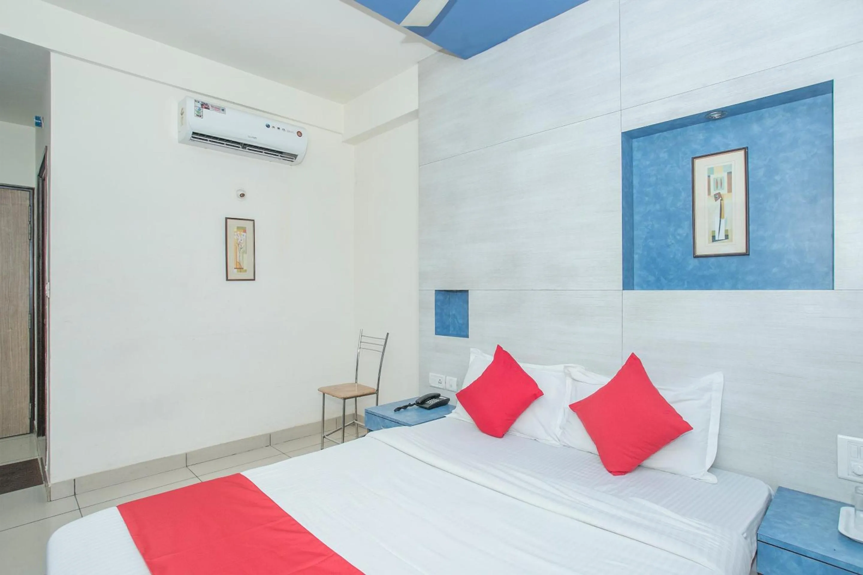 Bedroom, Bed in Hotel O ABHIMAANI COMFORTS