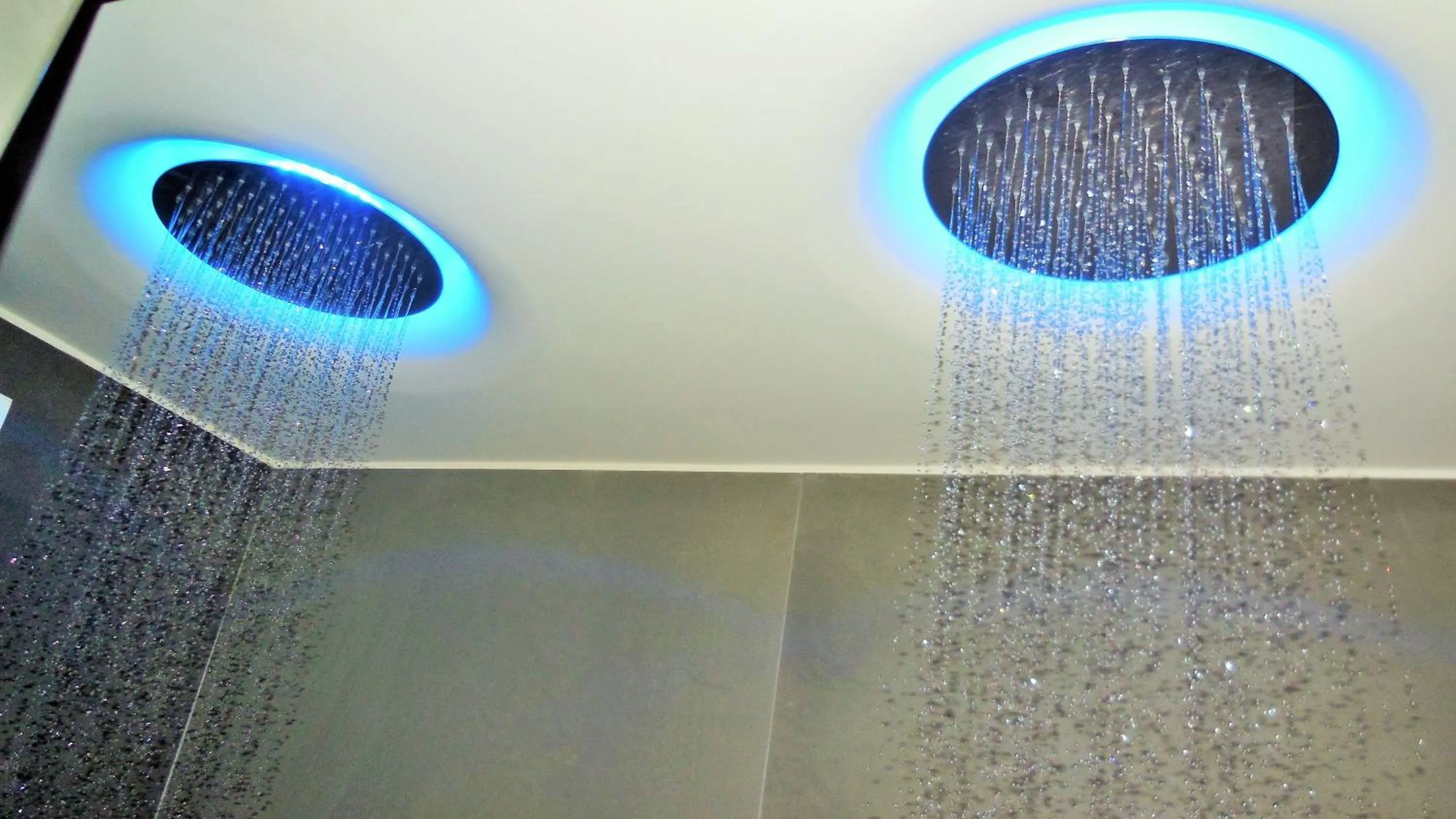 Shower in Hotel Marechiaro