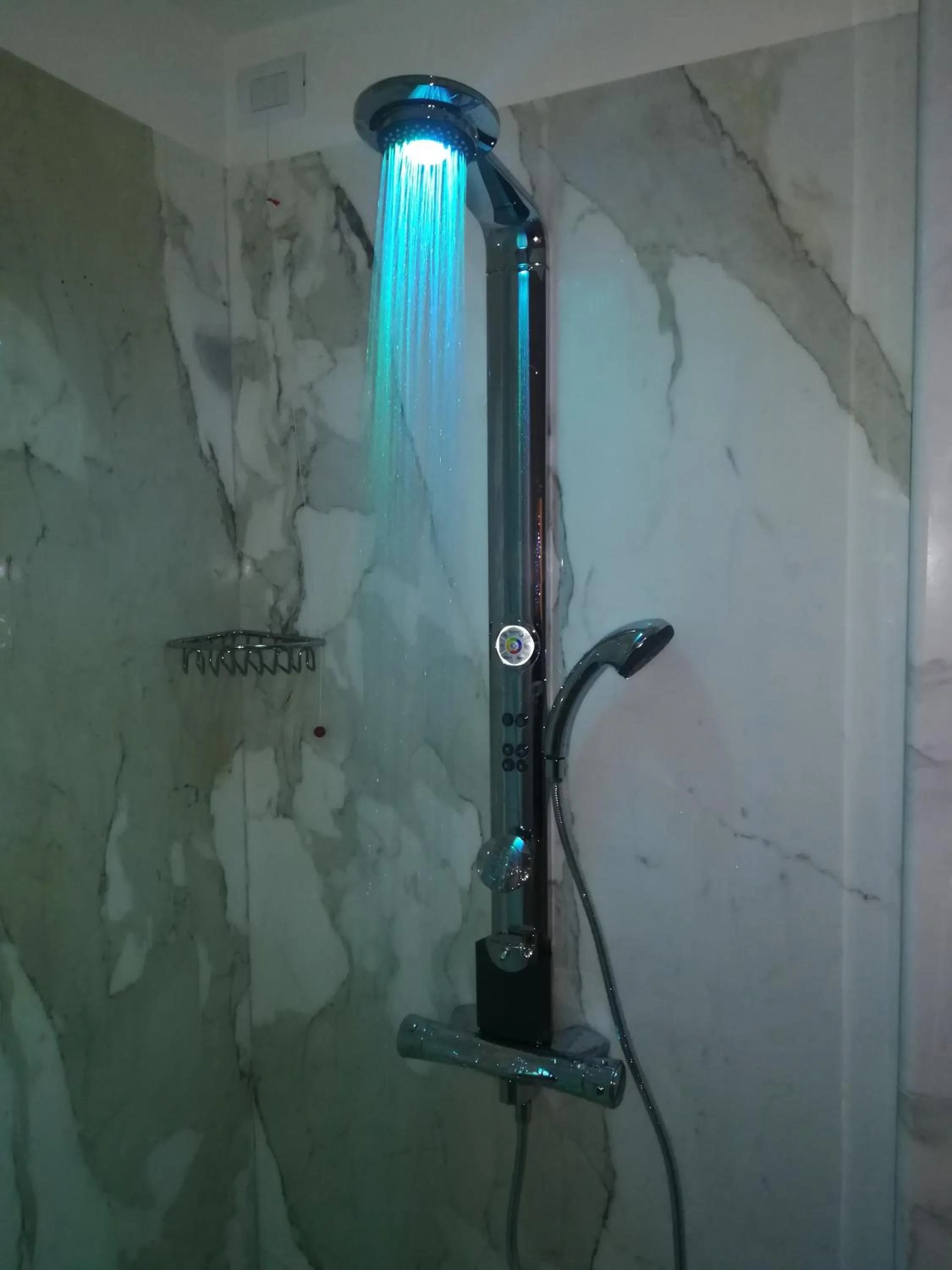 Shower in Hotel Marechiaro