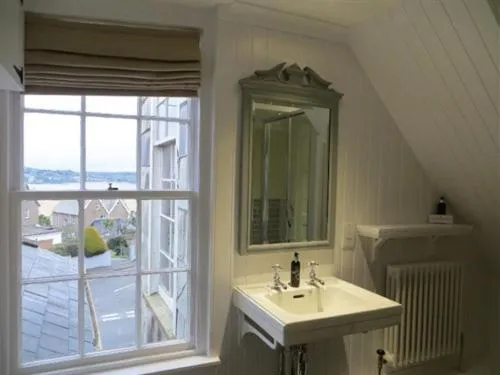 Bathroom in Coswarth House with breakfast at Rick Stein's
