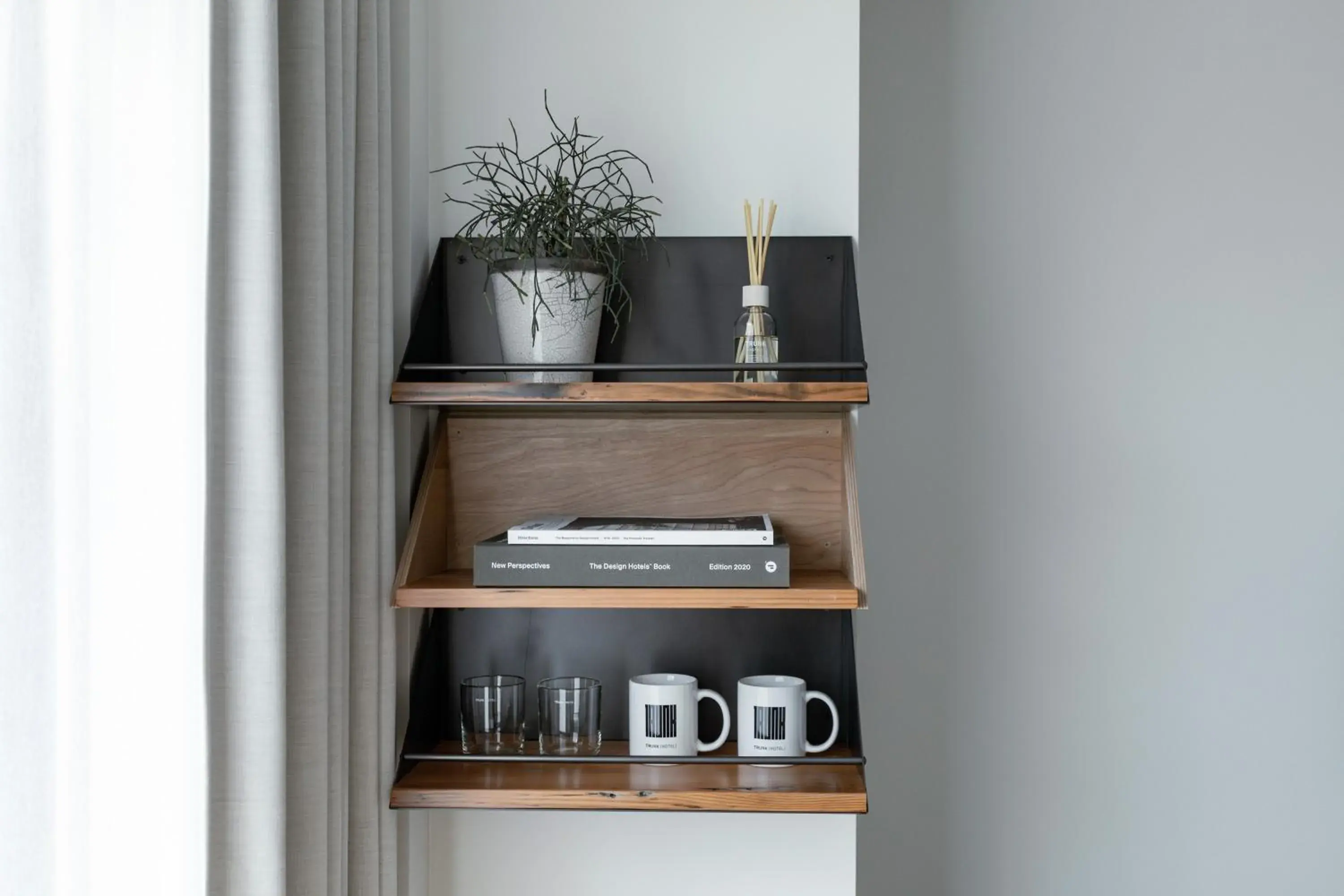 TRUNK (HOTEL) TRUNK (HOTEL)