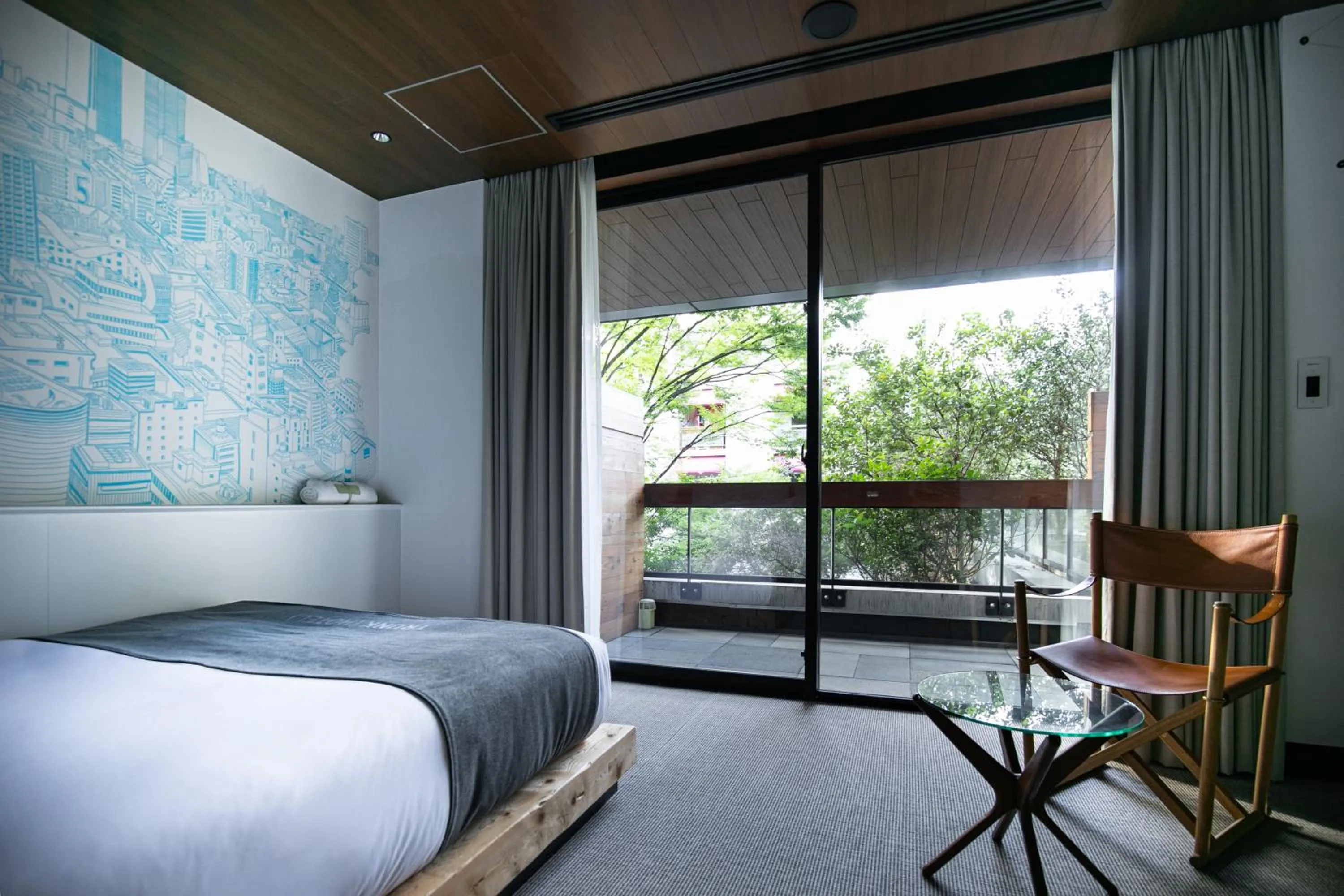 Bed in TRUNK (HOTEL)