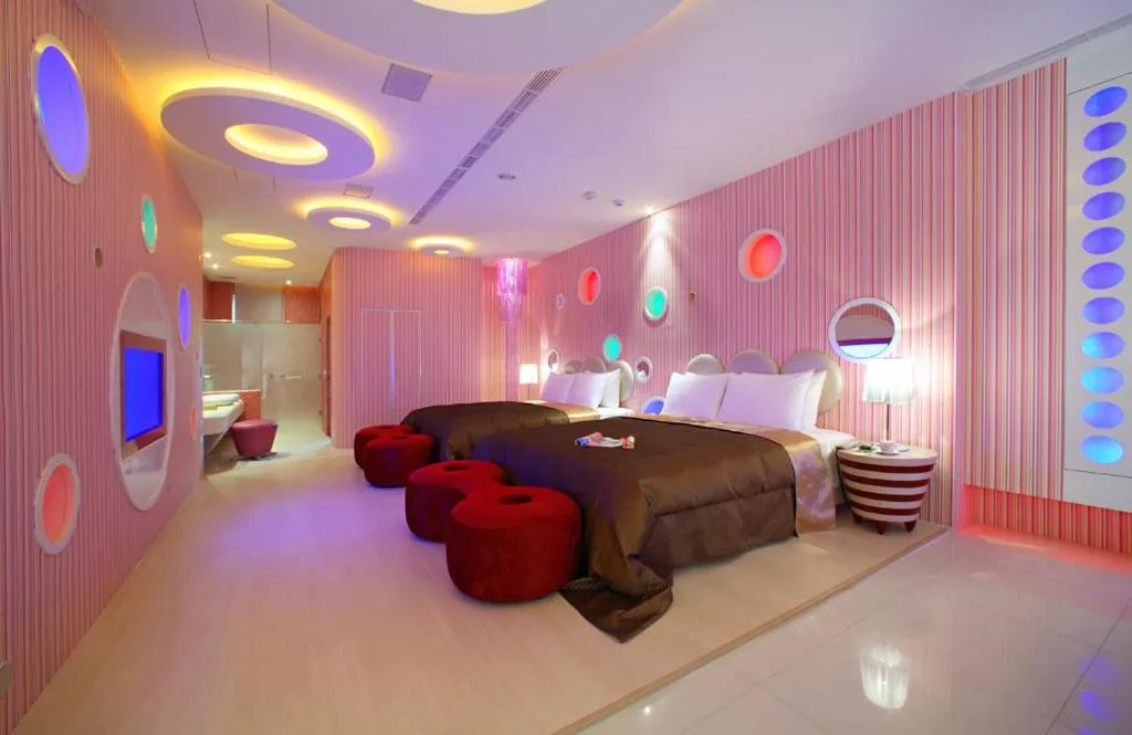 Bed in Le chateau Motel