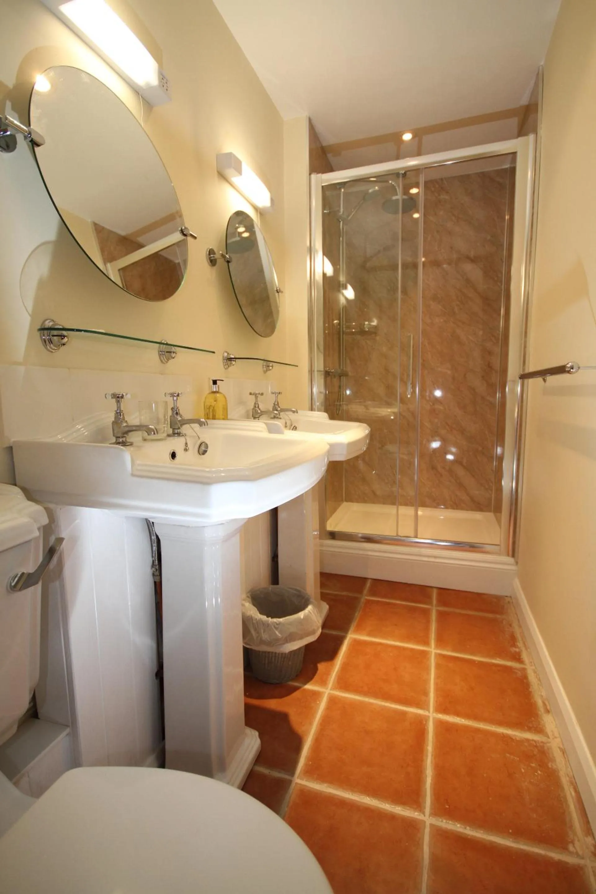 Bathroom in Bickleigh Castle