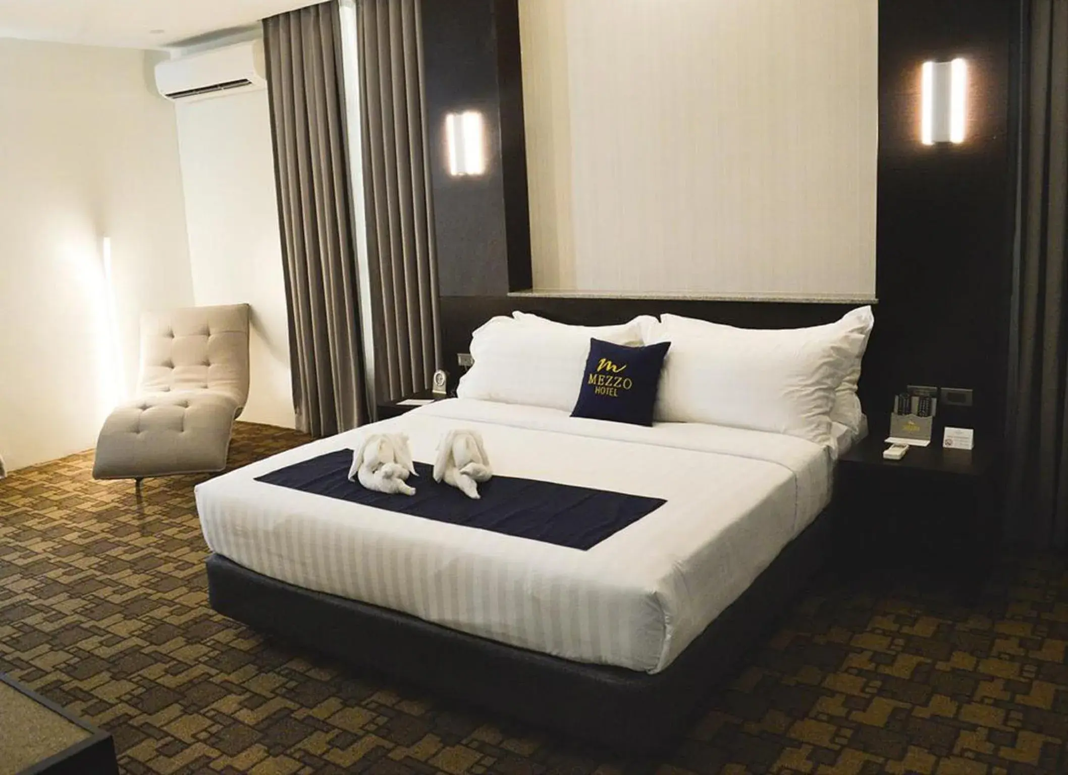 Photo of the whole room, Bed in Mezzo Hotel Photo of the whole room, Bed in Mezzo Hotel