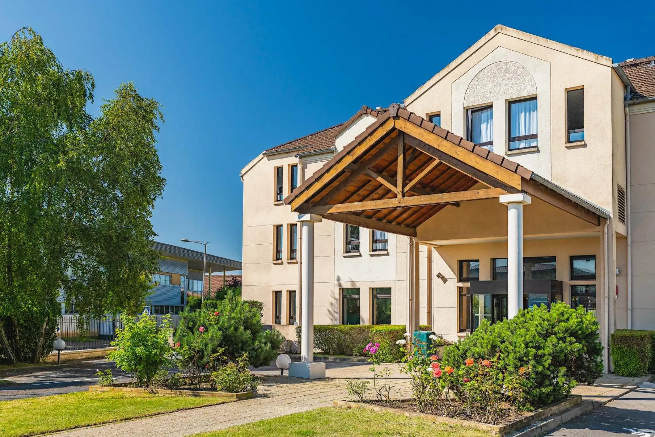 Facade/entrance in Best Western Hôtel Grand Parc Marne La Vallée Facade/entrance in Best Western Hôtel Grand Parc Marne La Vallée