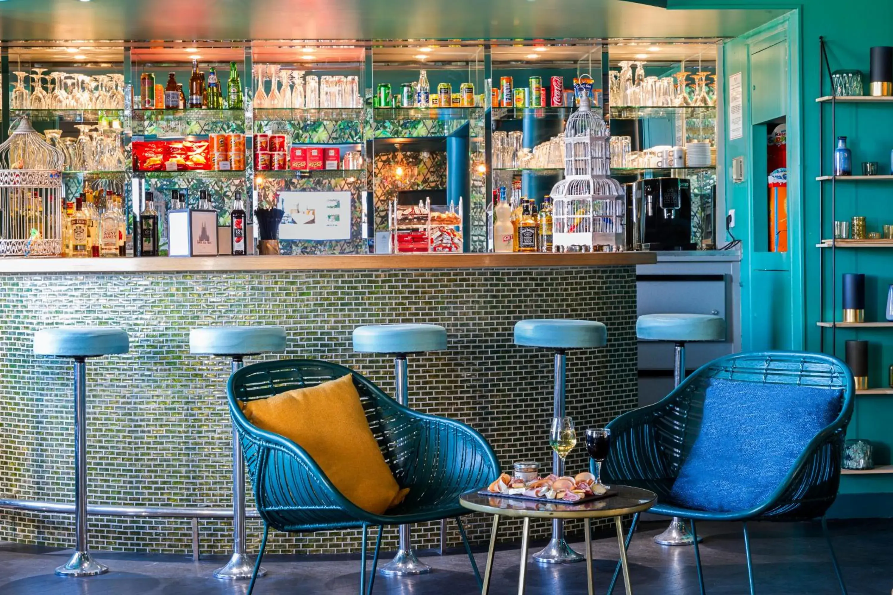 Lounge or bar in Best Western Hôtel Grand Parc Marne La Vallée Lounge or bar in Best Western Hôtel Grand Parc Marne La Vallée