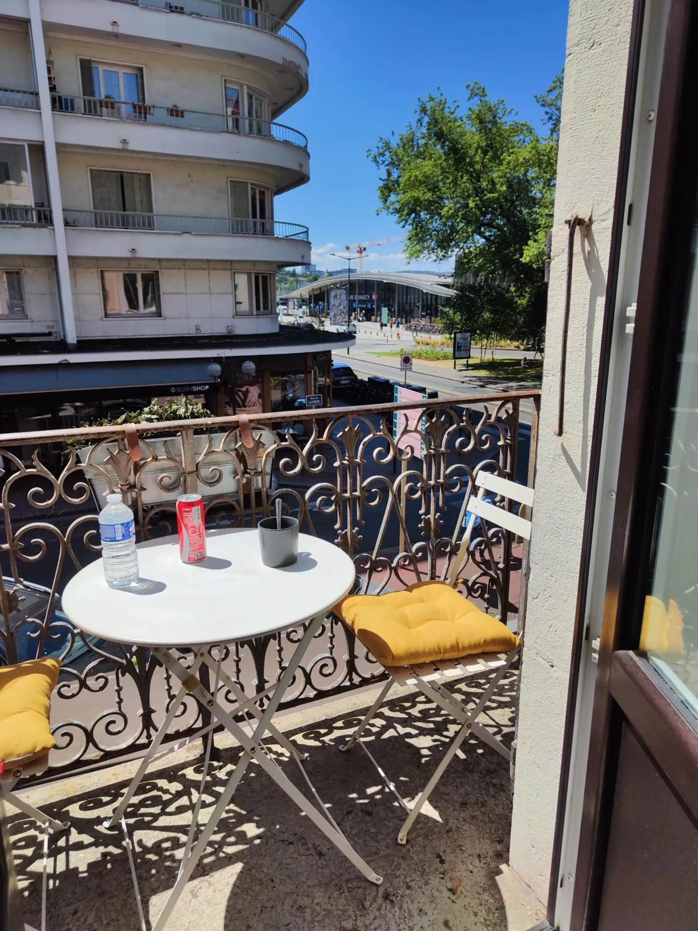 Lounge or bar in Hôtel des Alpes Lounge or bar in Hôtel des Alpes