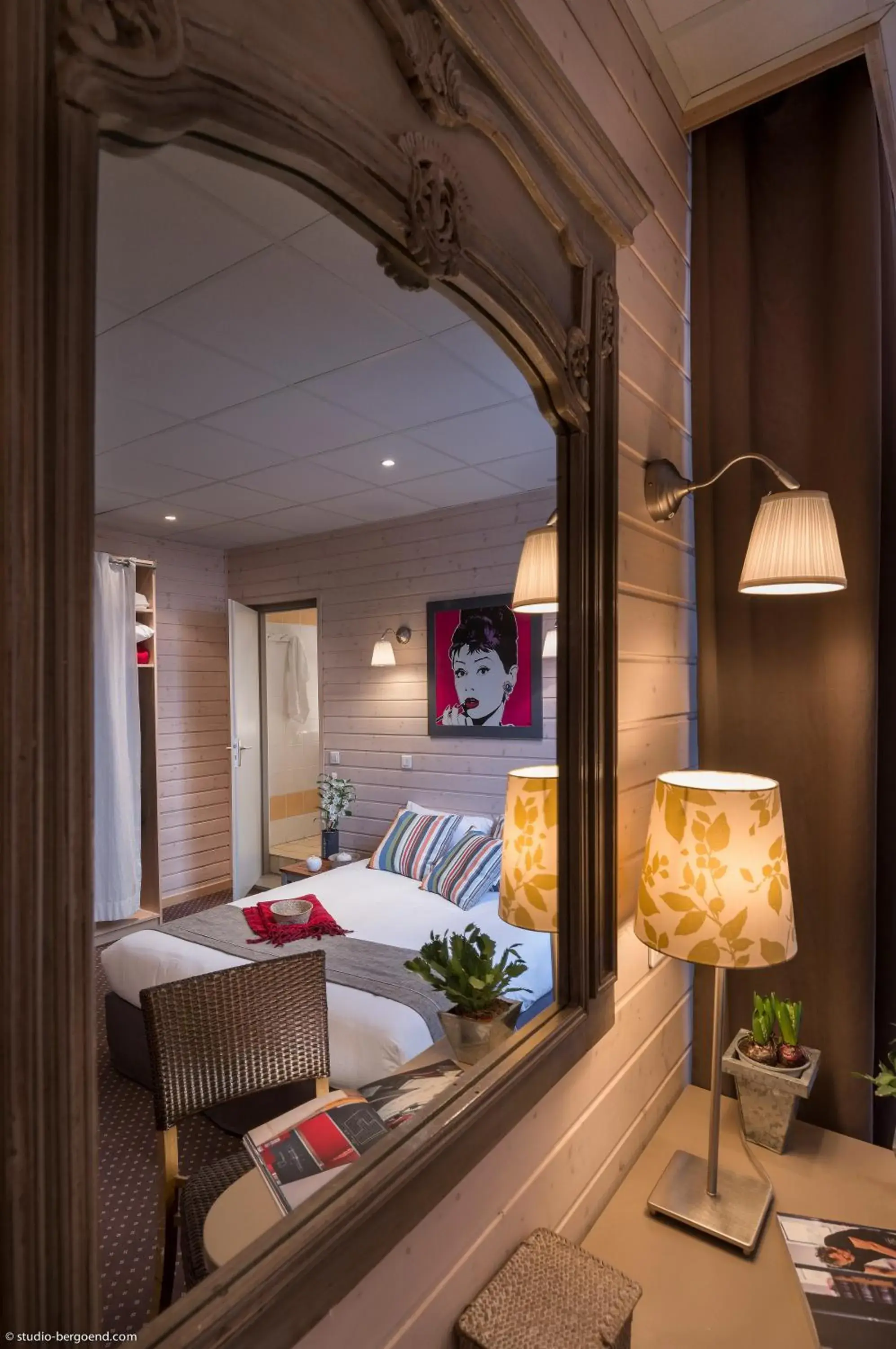 Photo of the whole room, Bed in Hôtel des Alpes Photo of the whole room, Bed in Hôtel des Alpes