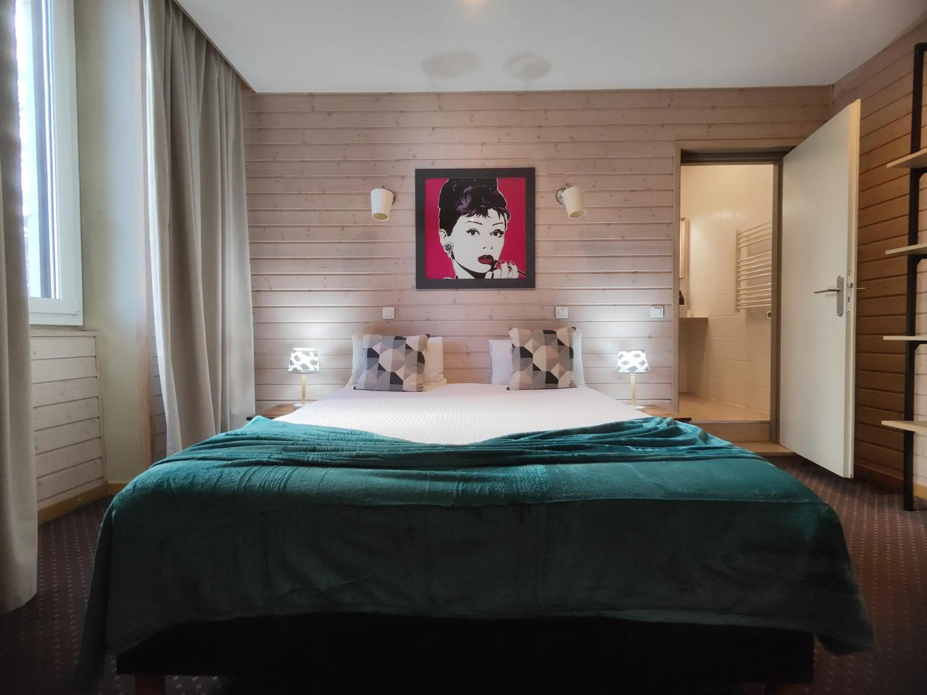 Bedroom, Bed in Hôtel des Alpes Bedroom, Bed in Hôtel des Alpes