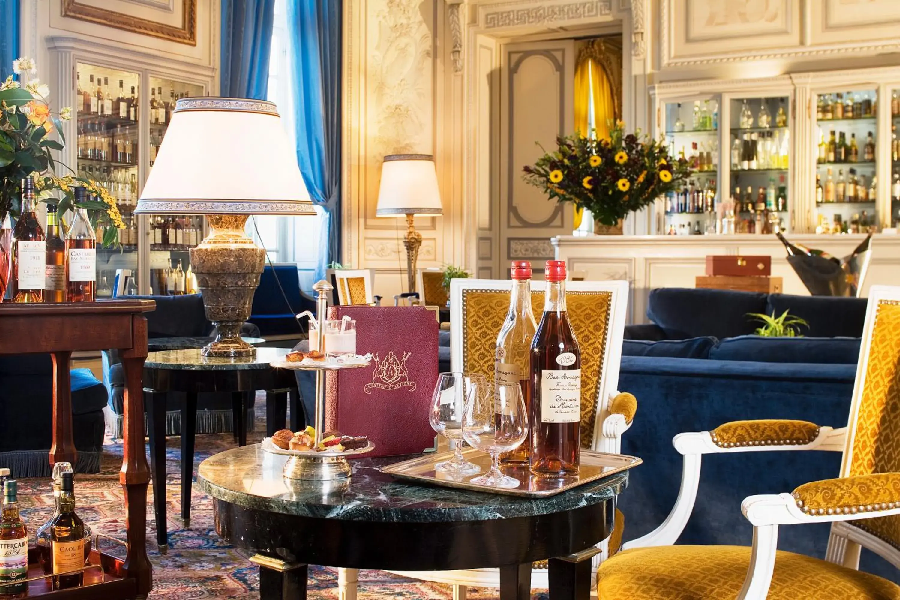 Lounge or bar in Château D'artigny Lounge or bar in Château D'artigny