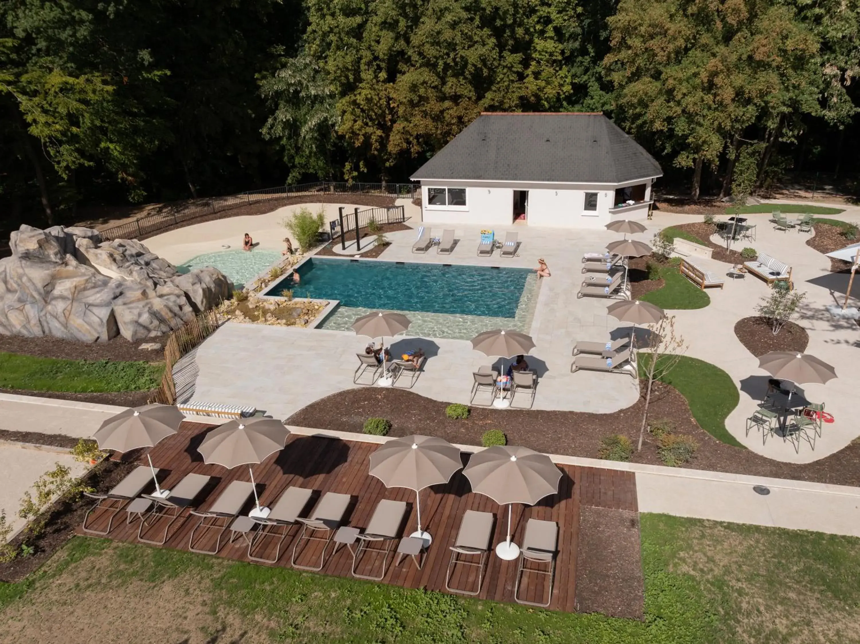 Pool view in Château D'artigny Pool view in Château D'artigny