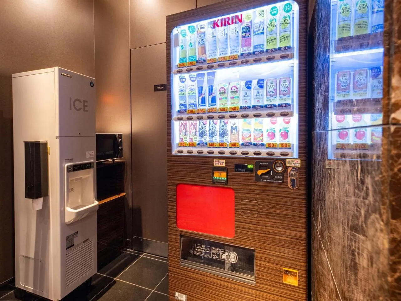 vending machine in APA Hotel Nagoya Sakae Higashi