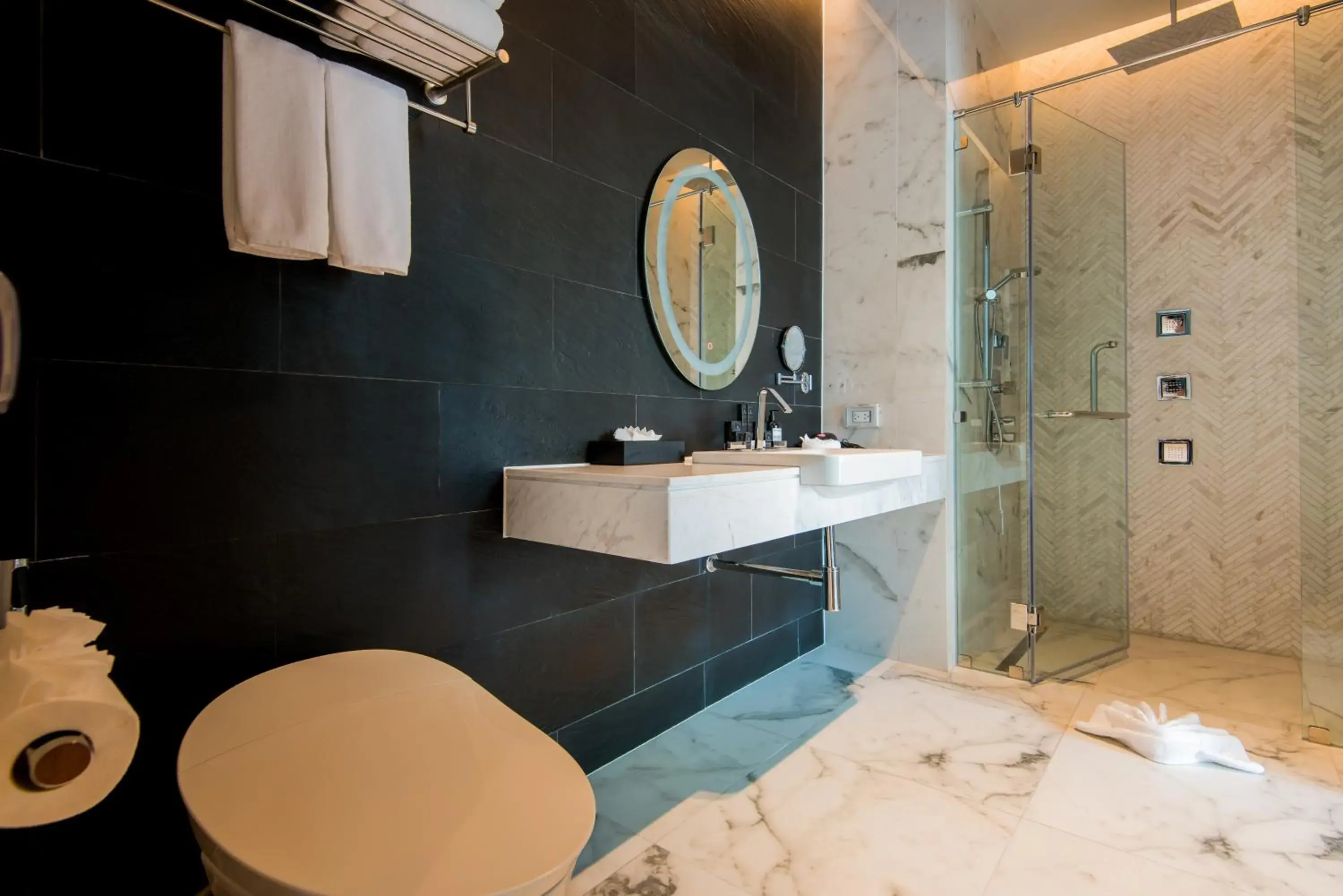 Bathroom in Glam Habitat - SHA Extra Plus Bathroom in Glam Habitat - SHA Extra Plus