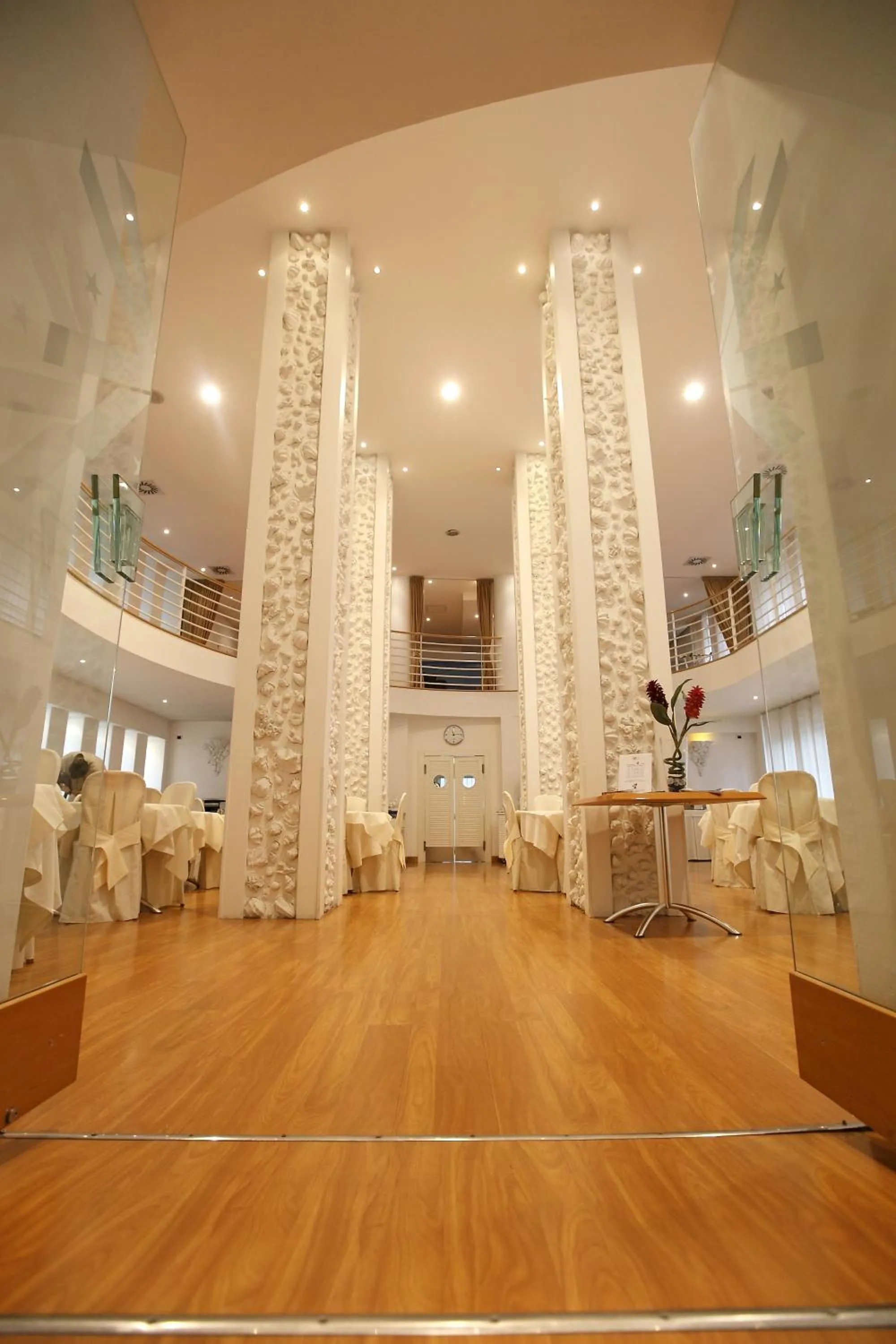 Restaurant/places to eat in Hotel Luxor