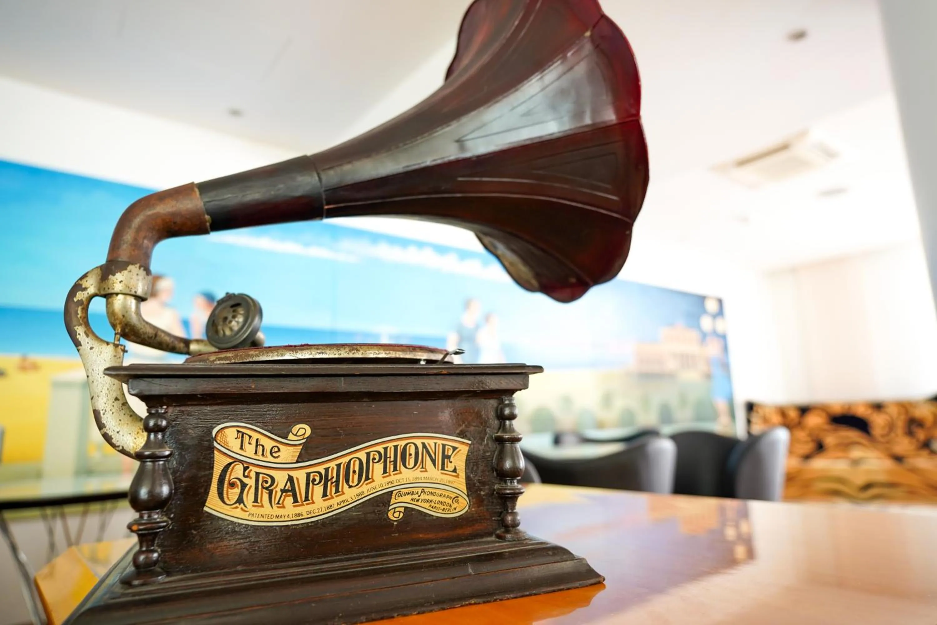 Communal lounge/ TV room in Hotel Luxor