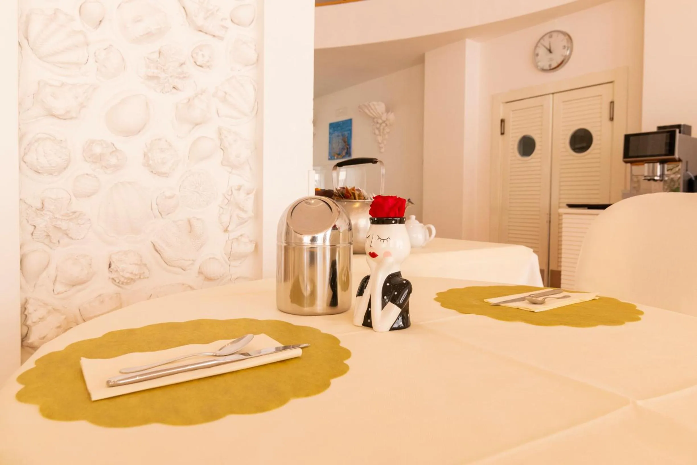 Restaurant/places to eat in Hotel Luxor