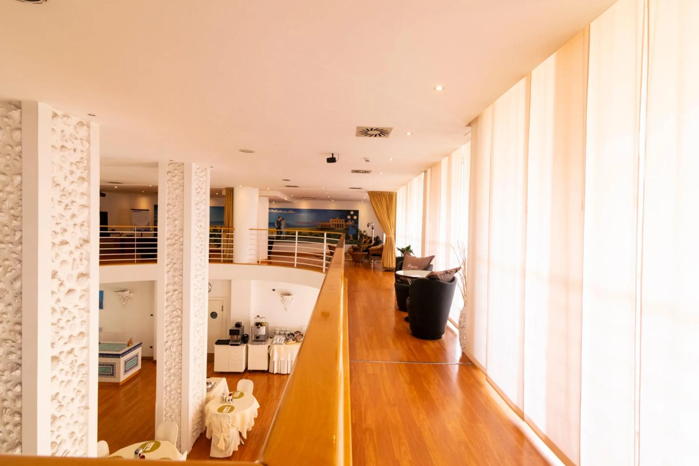 Restaurant/places to eat in Hotel Luxor