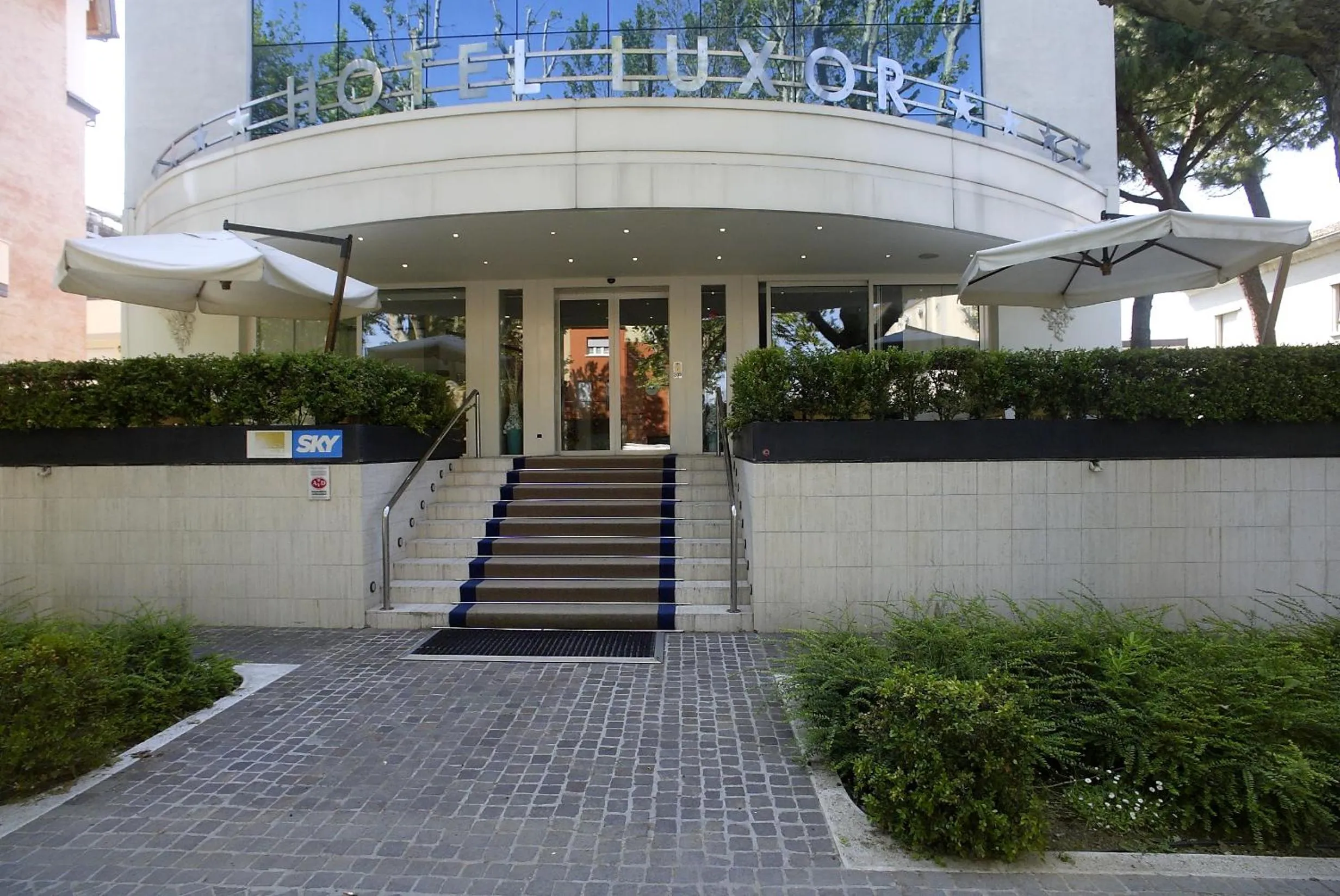 Facade/entrance in Hotel Luxor