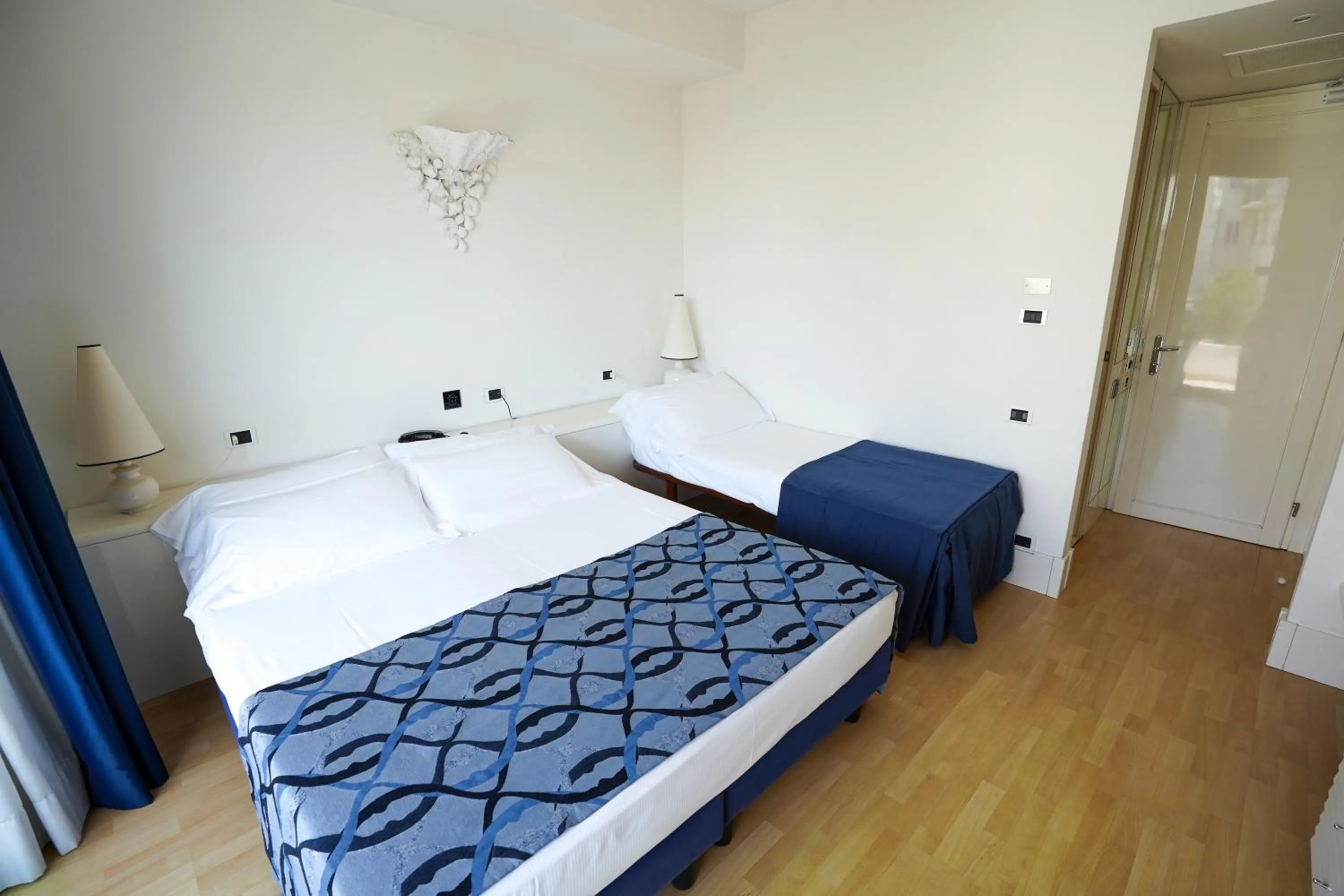 Bedroom, Bed in Hotel Luxor