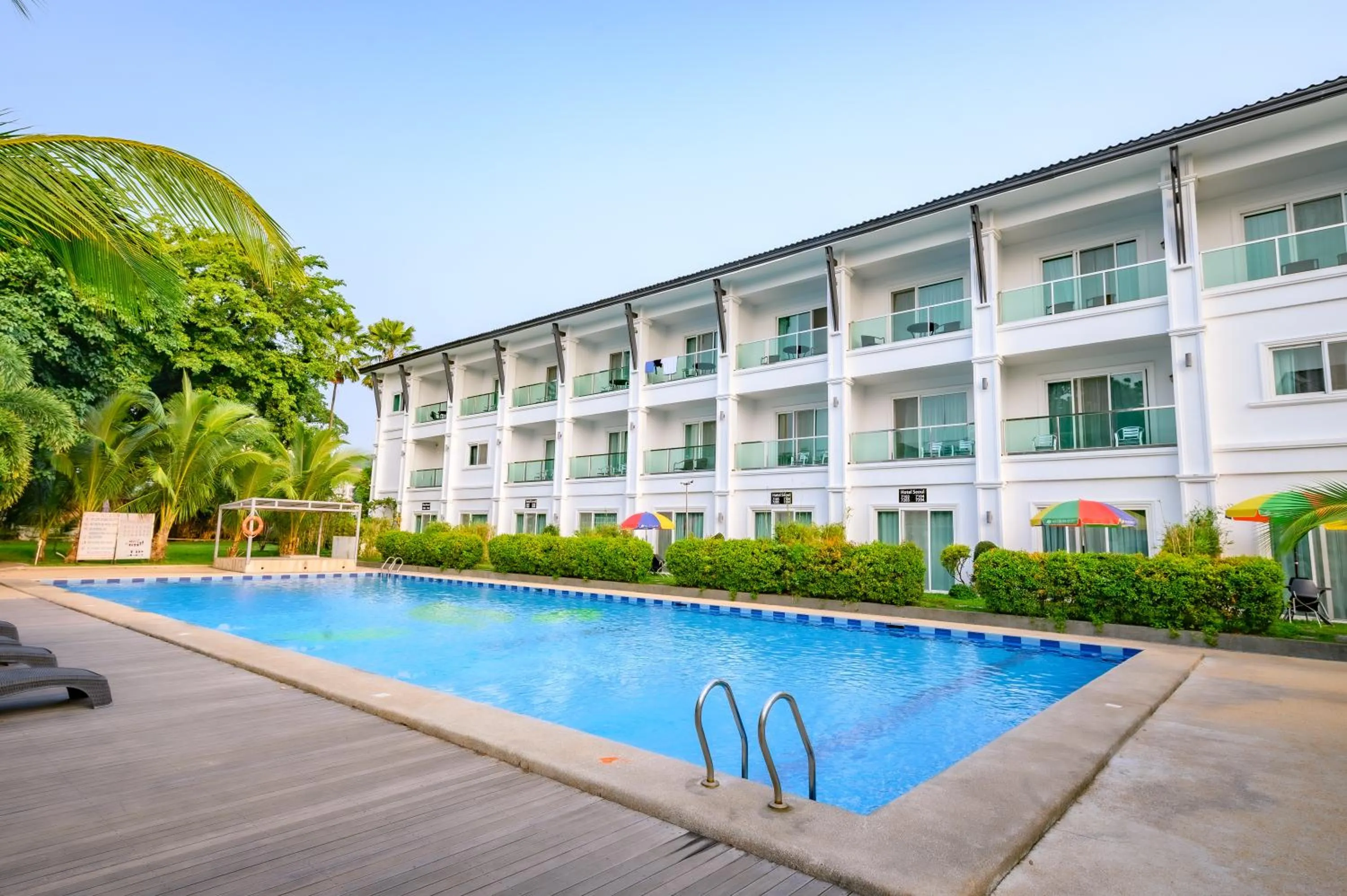 Swimming pool in Hotel Seoul