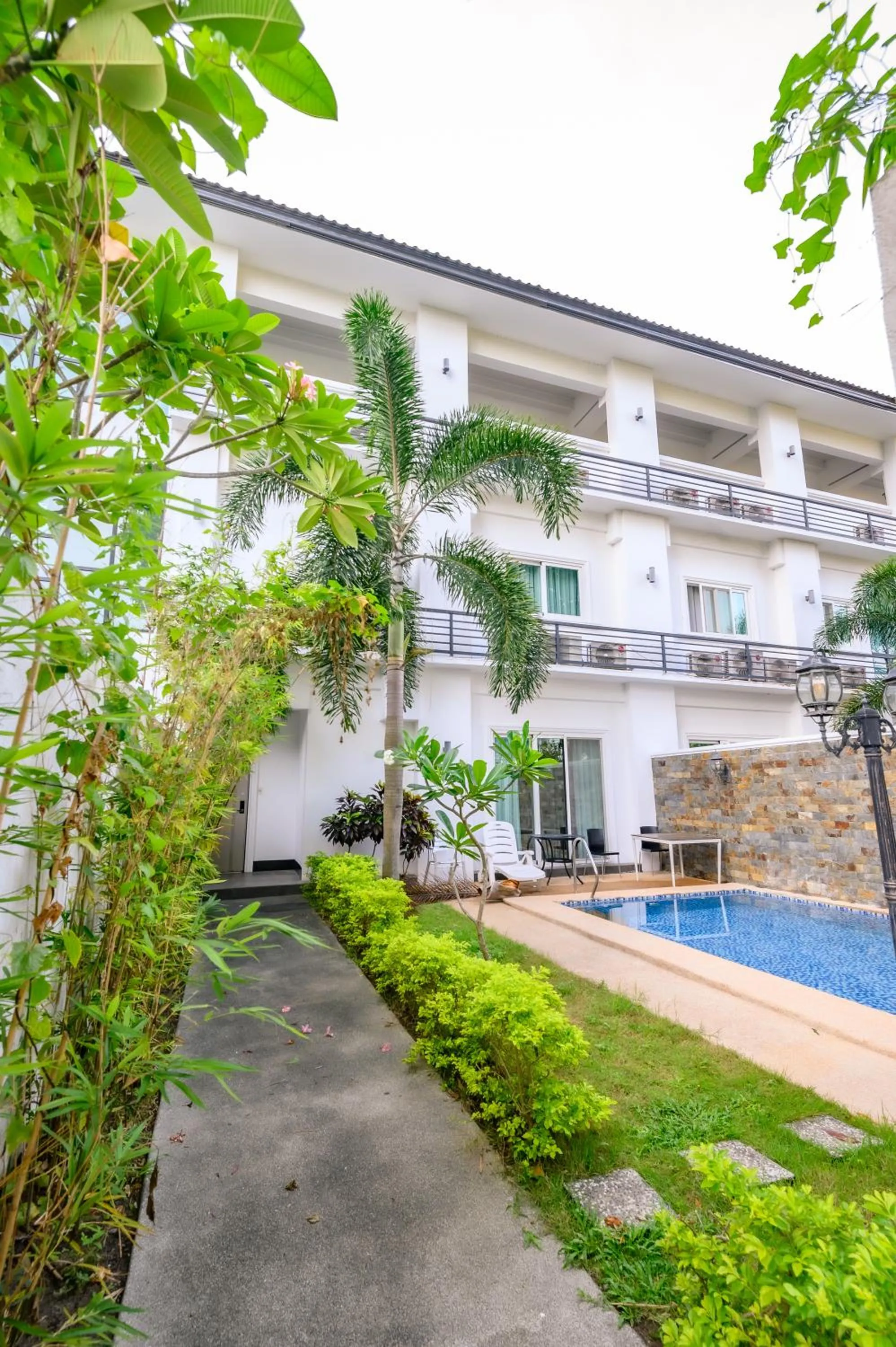 Pool view in Hotel Seoul