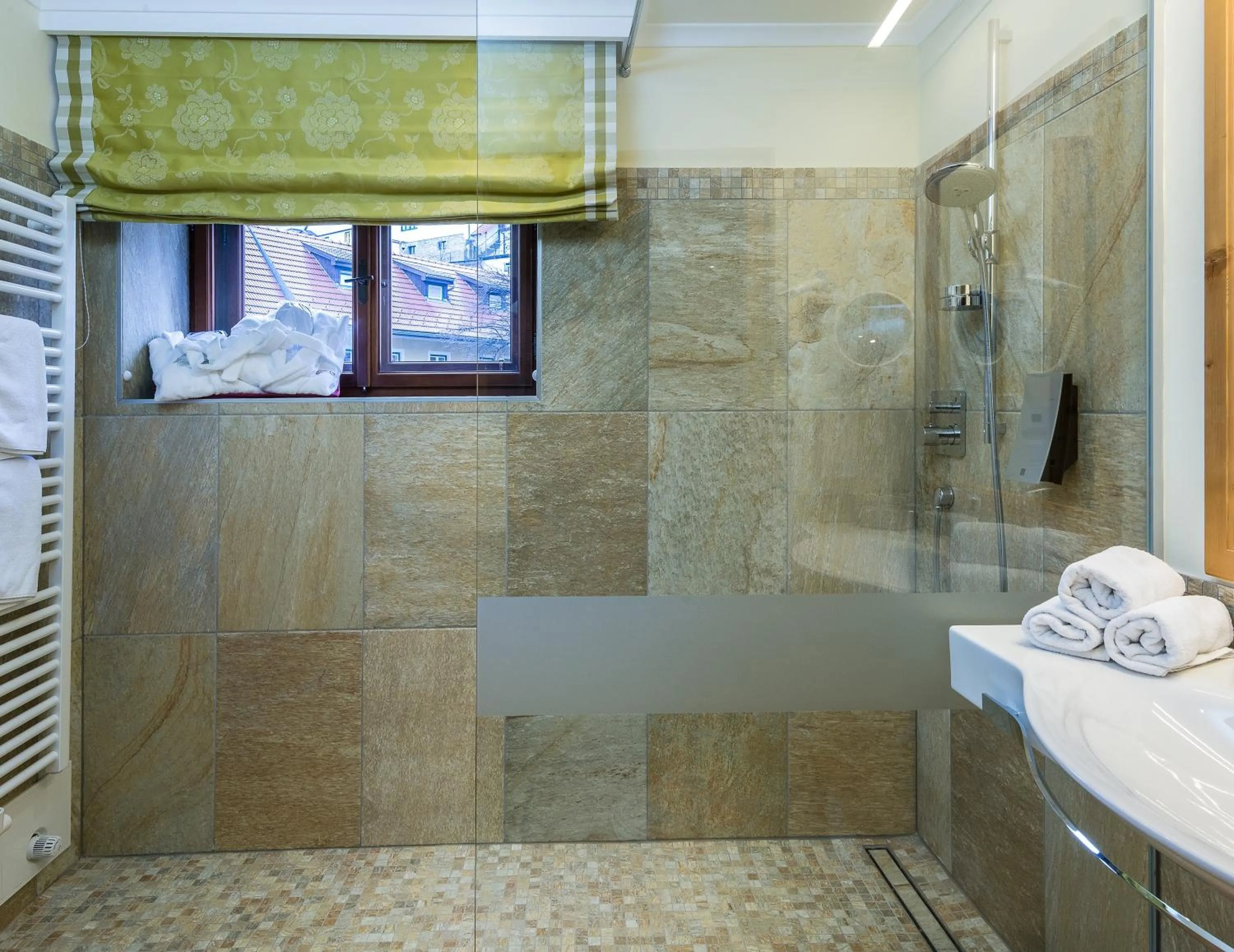 Shower in Kirchenwirt Hotel Restaurant Wachau