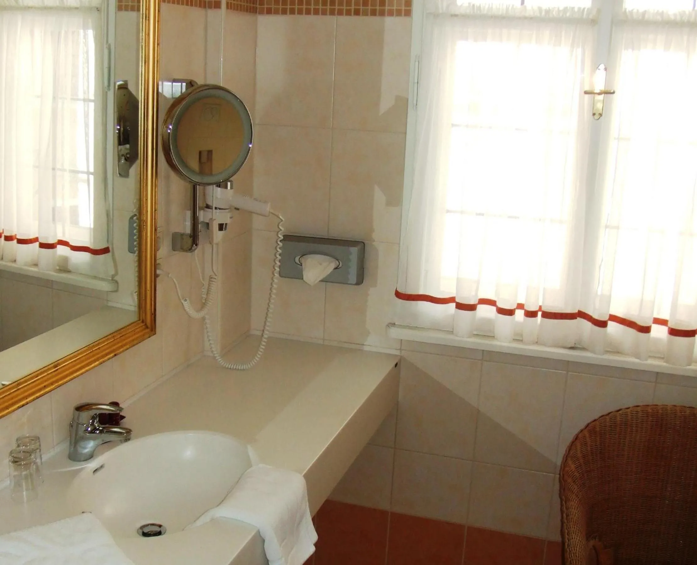 Bathroom in Kirchenwirt Hotel Restaurant Wachau