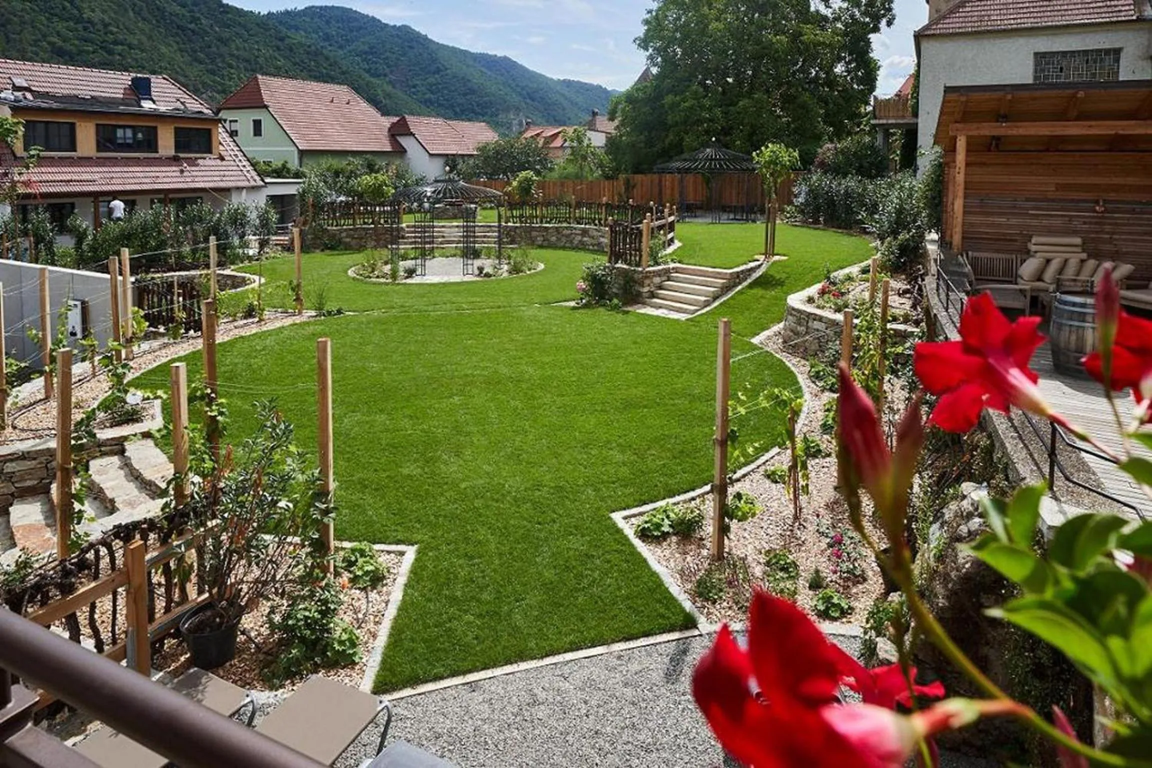 Garden in Kirchenwirt Hotel Restaurant Wachau