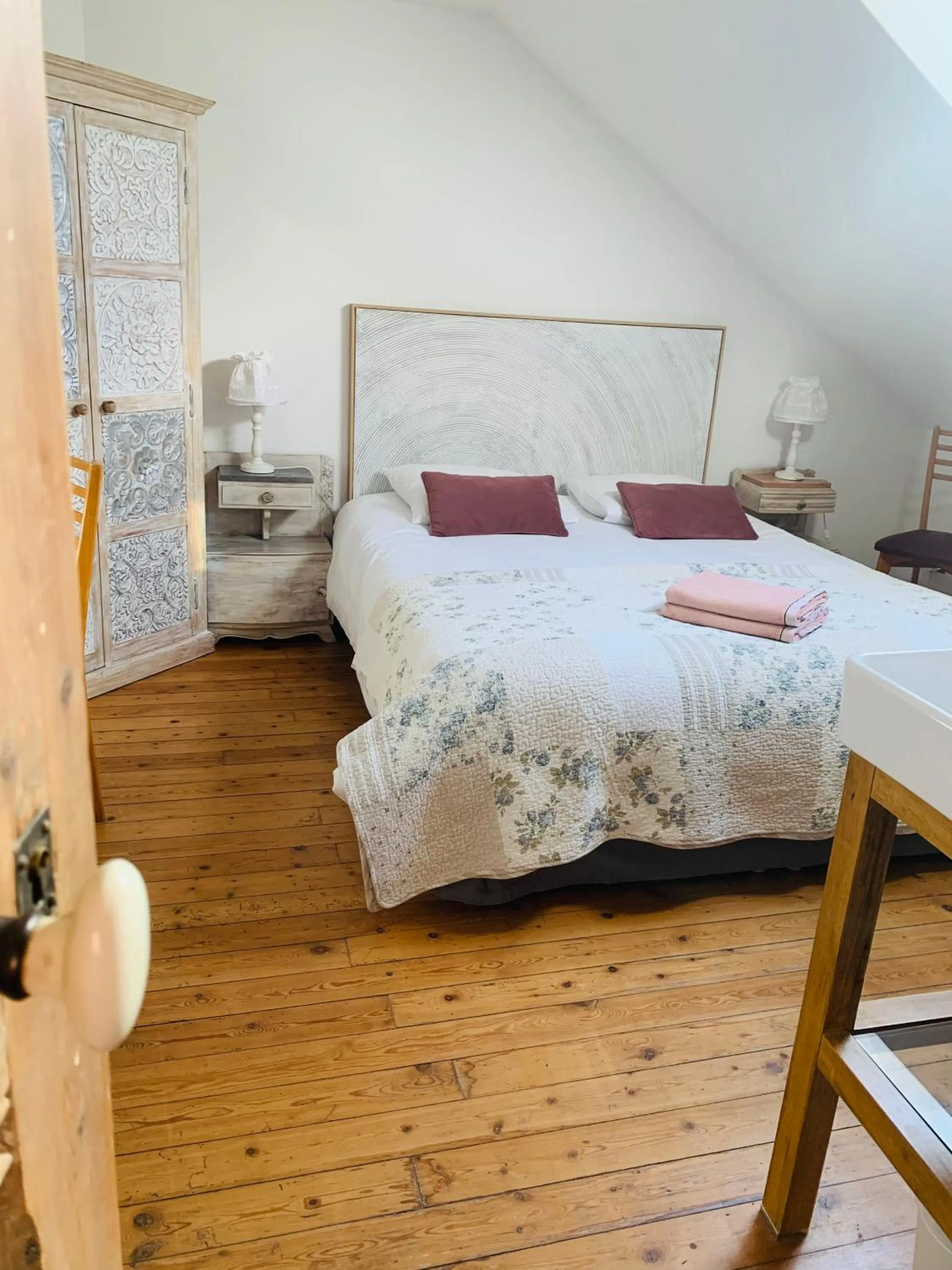 Photo of the whole room in Maébrilu Camargue Provence