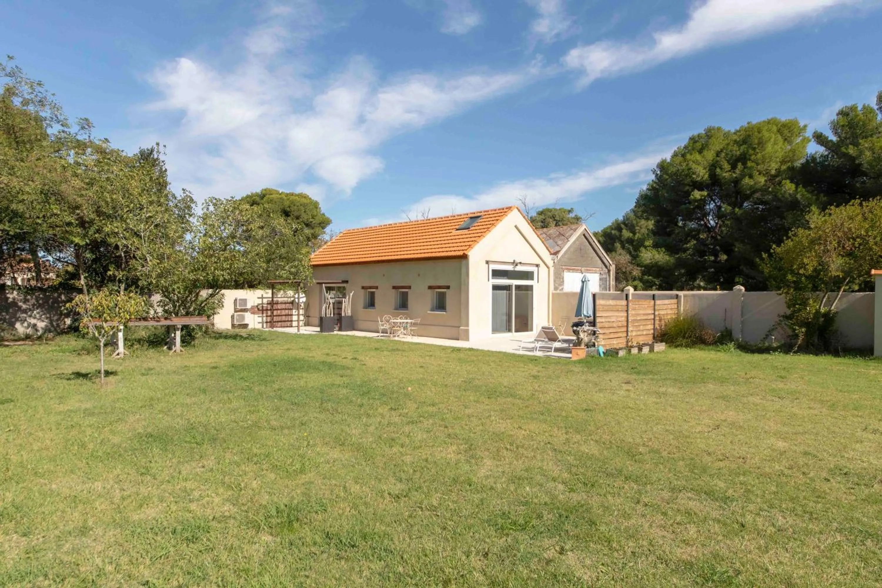 Garden view in Maébrilu Camargue Provence